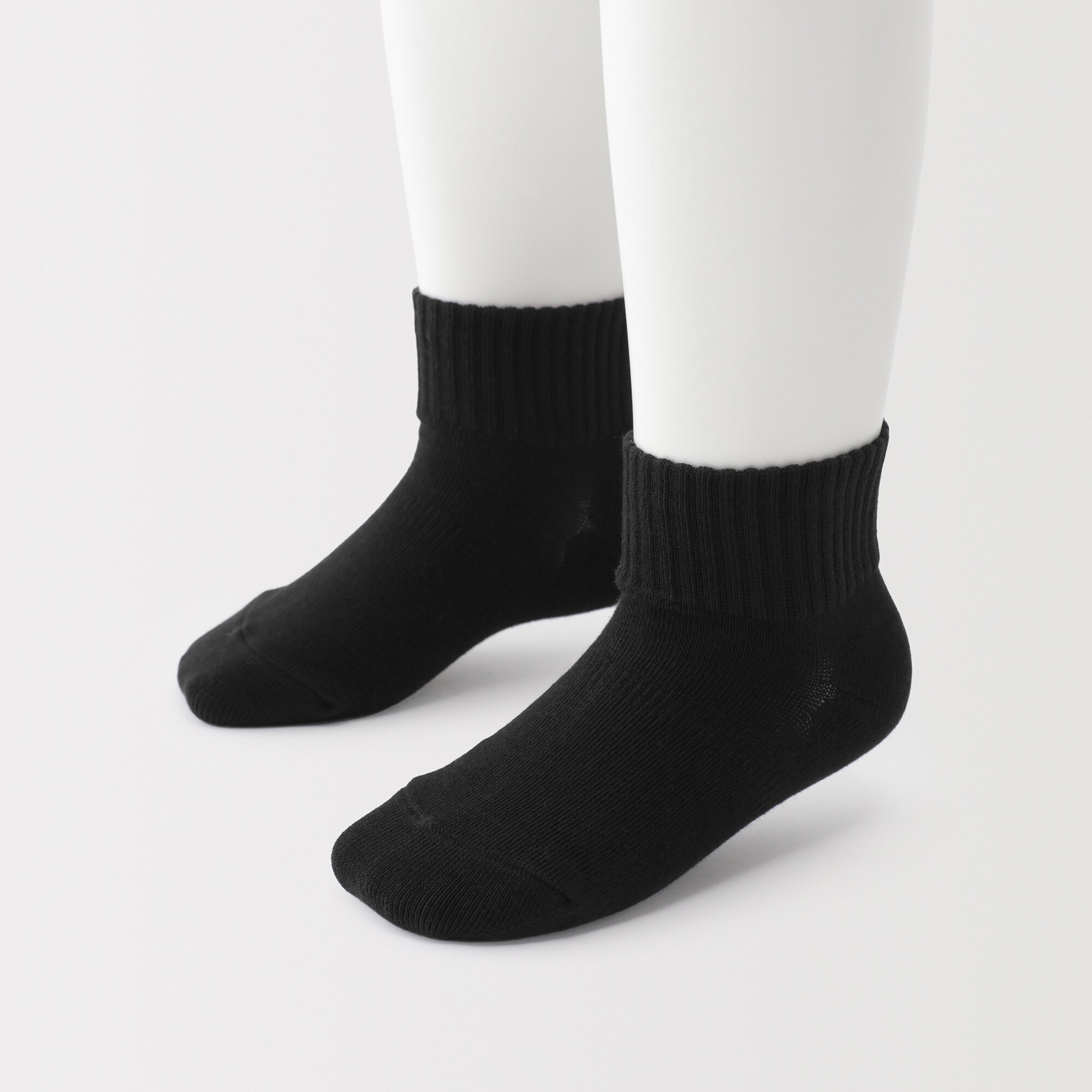キッズ　足なり直角　ショート丈靴下（３足組）