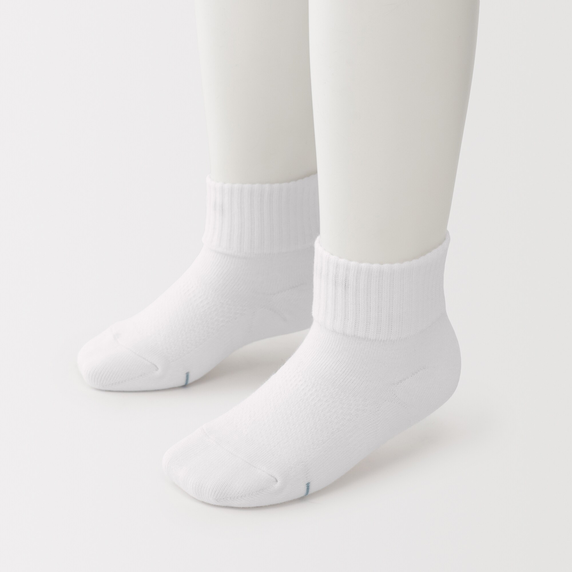 キッズ　足なり直角　さらっと綿　ショート丈靴下（３足組）