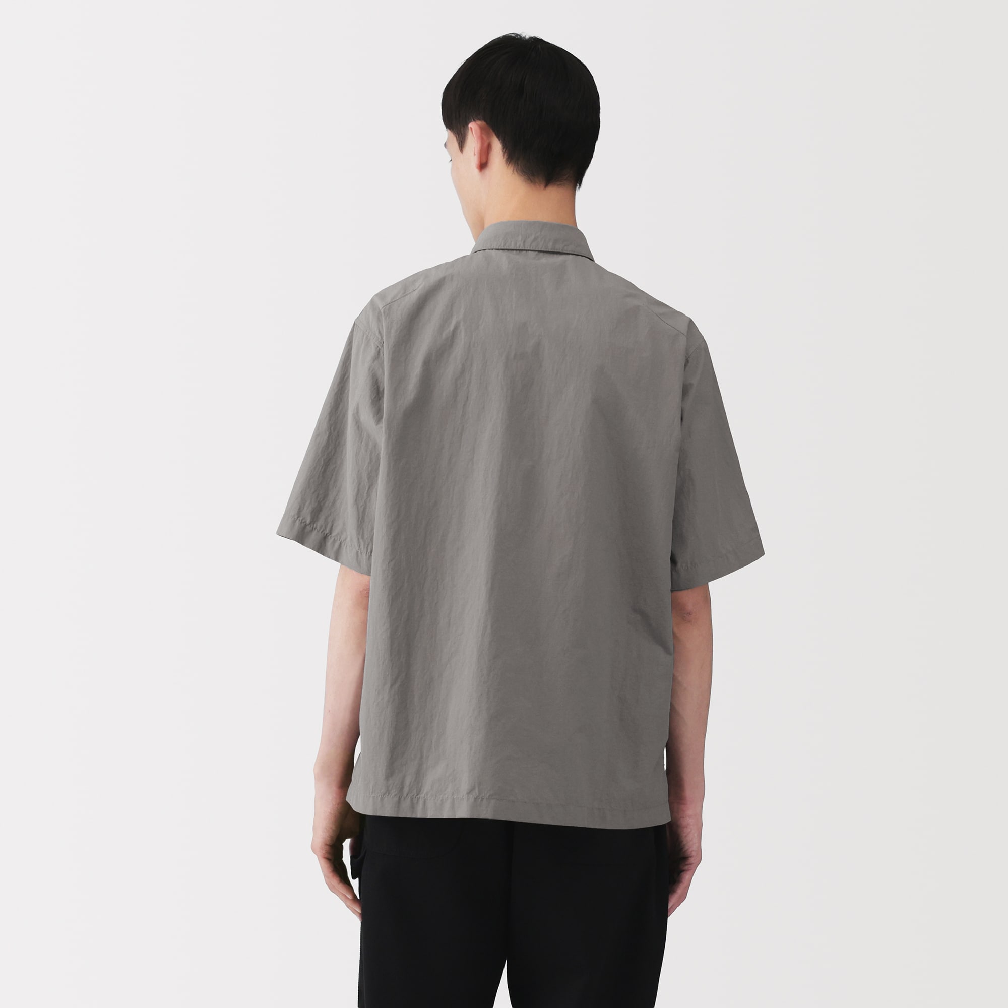 MUJI Labo 天然素材を原料に染色した半袖シャツ PRY シュウトナイロン 紳士 天然素材を原料に染色した半袖シャツ | 無印良品