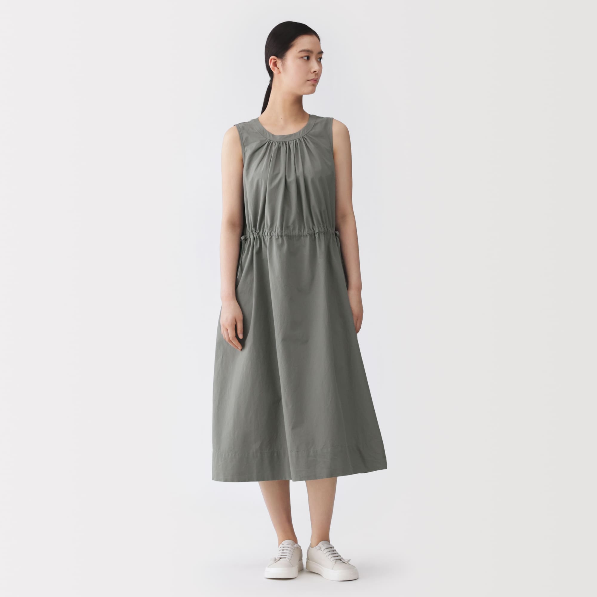 婦人　和紙混高密度ポプリン　ノースリーブギャザーワンピース