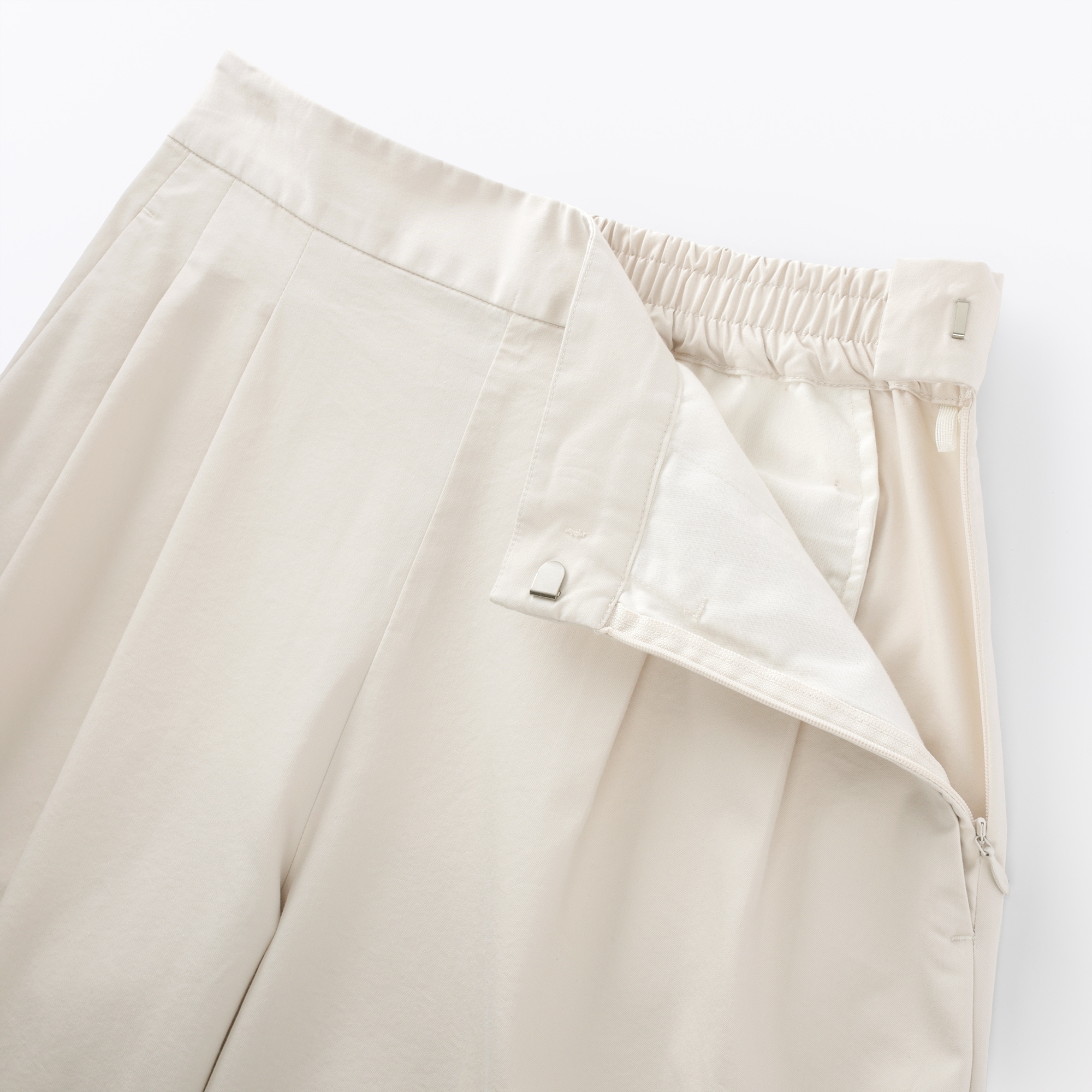 婦人　高密度ツイル　ワイドテーパードパンツ