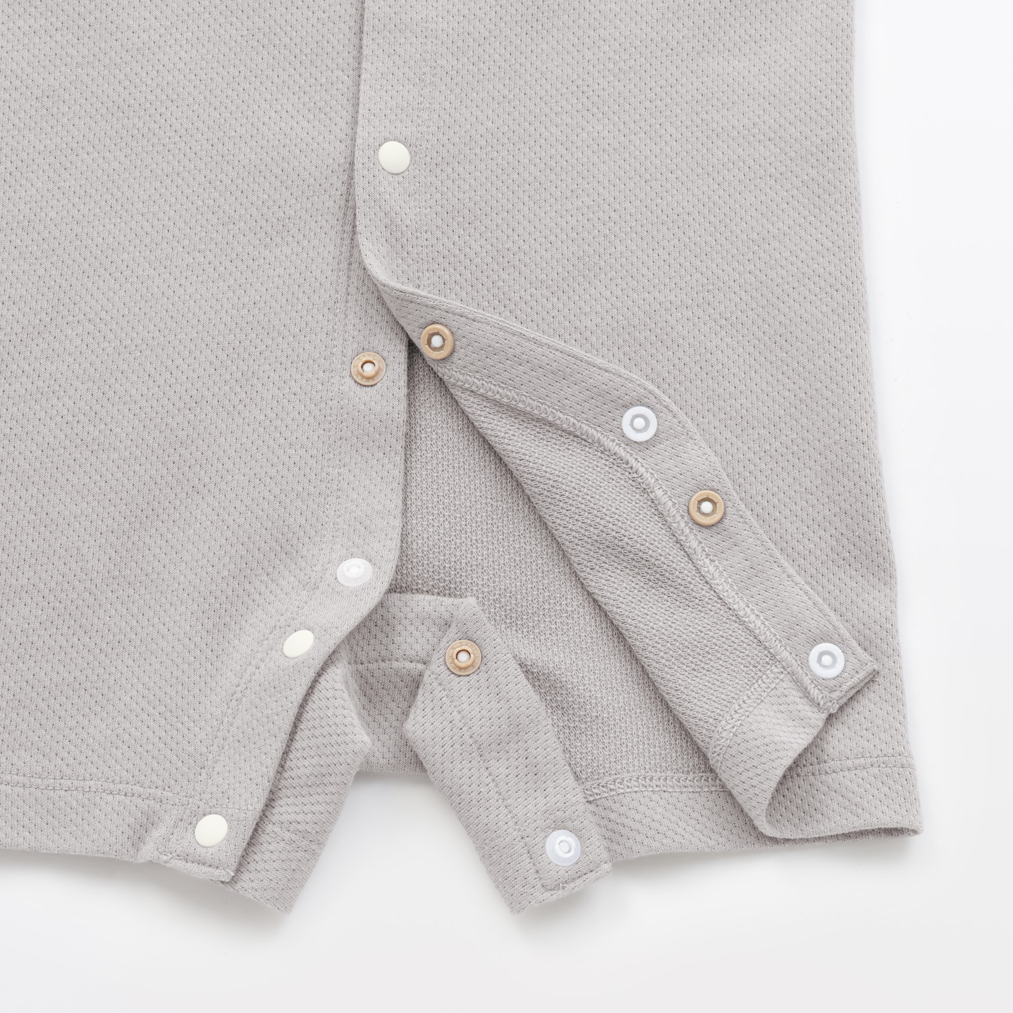 ベビー　脇に縫い目のない鹿の子編み半袖ショートオール