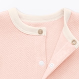 ベビー　脇に縫い目のない鹿の子編み半袖ショートオール