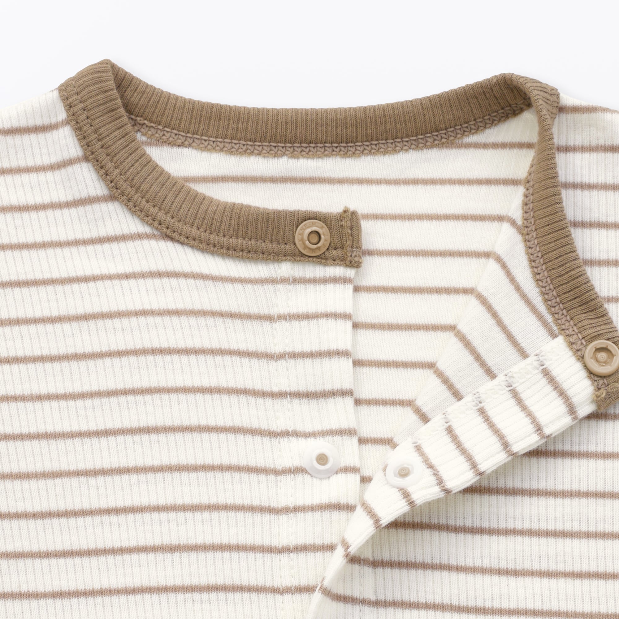 ベビー　脇に縫い目のないリブ編み半袖ショートオール