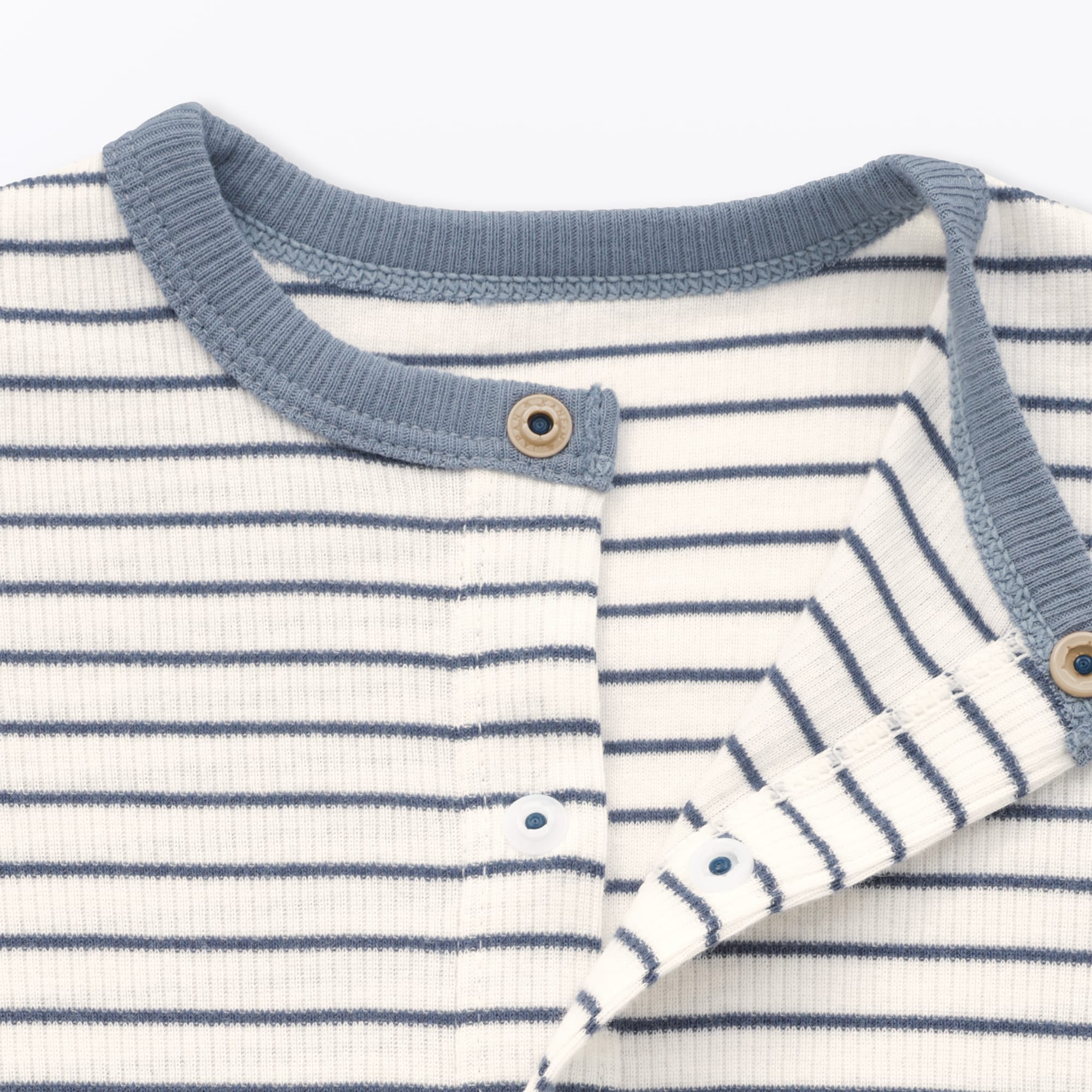 ベビー　脇に縫い目のないリブ編み半袖ショートオール