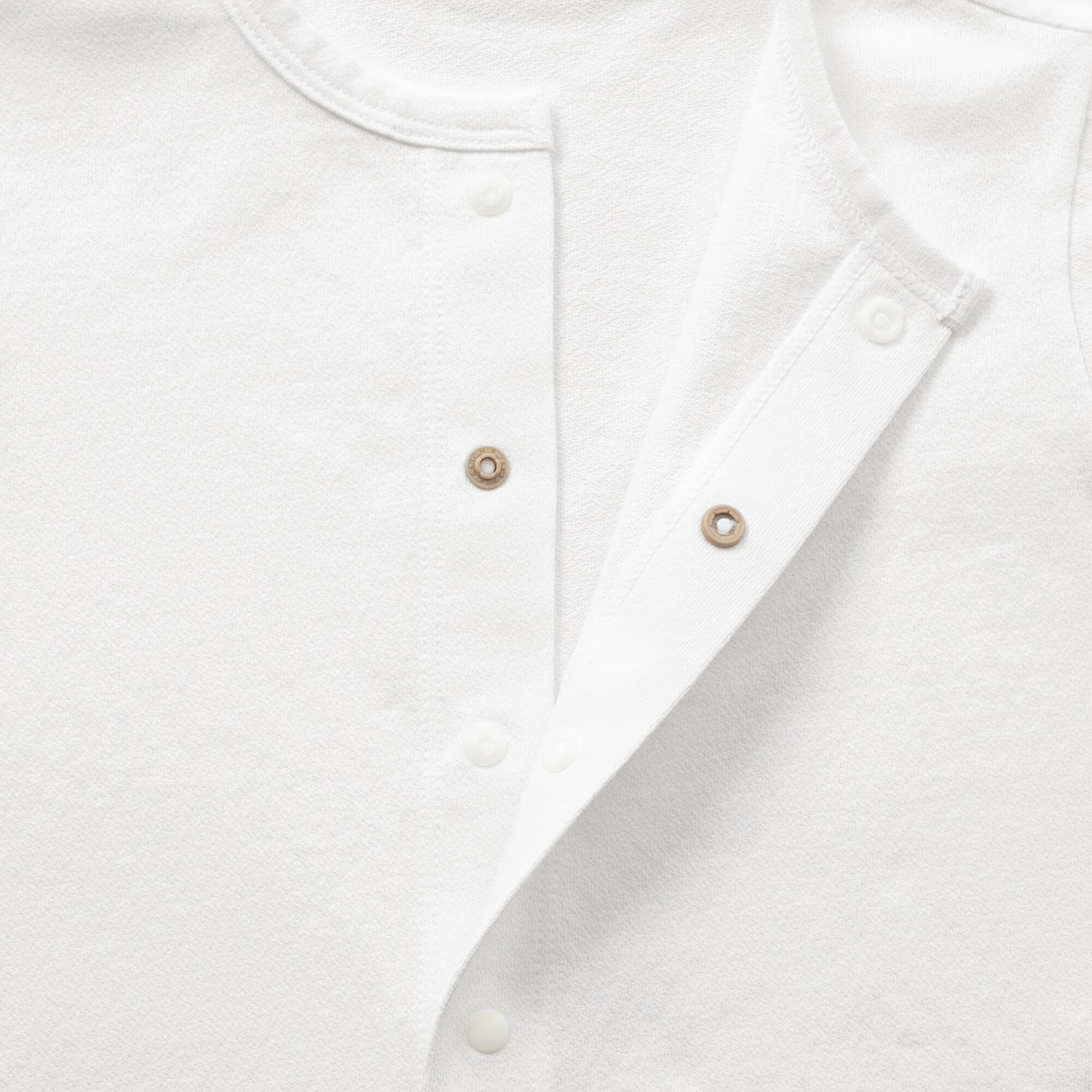 ベビー　ＵＶカット梨地編みクルーネックカーディガン