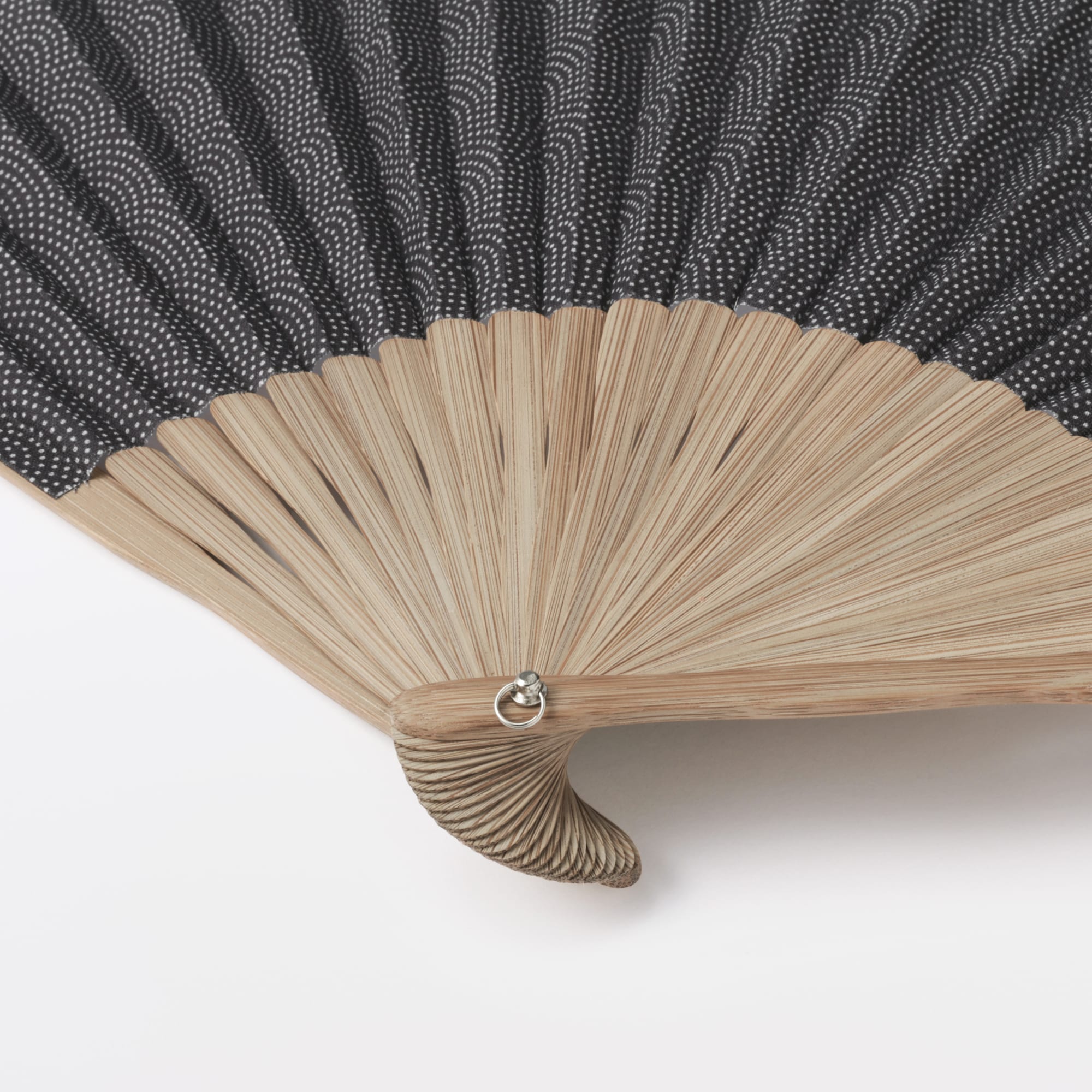 扇子（鮫小紋）