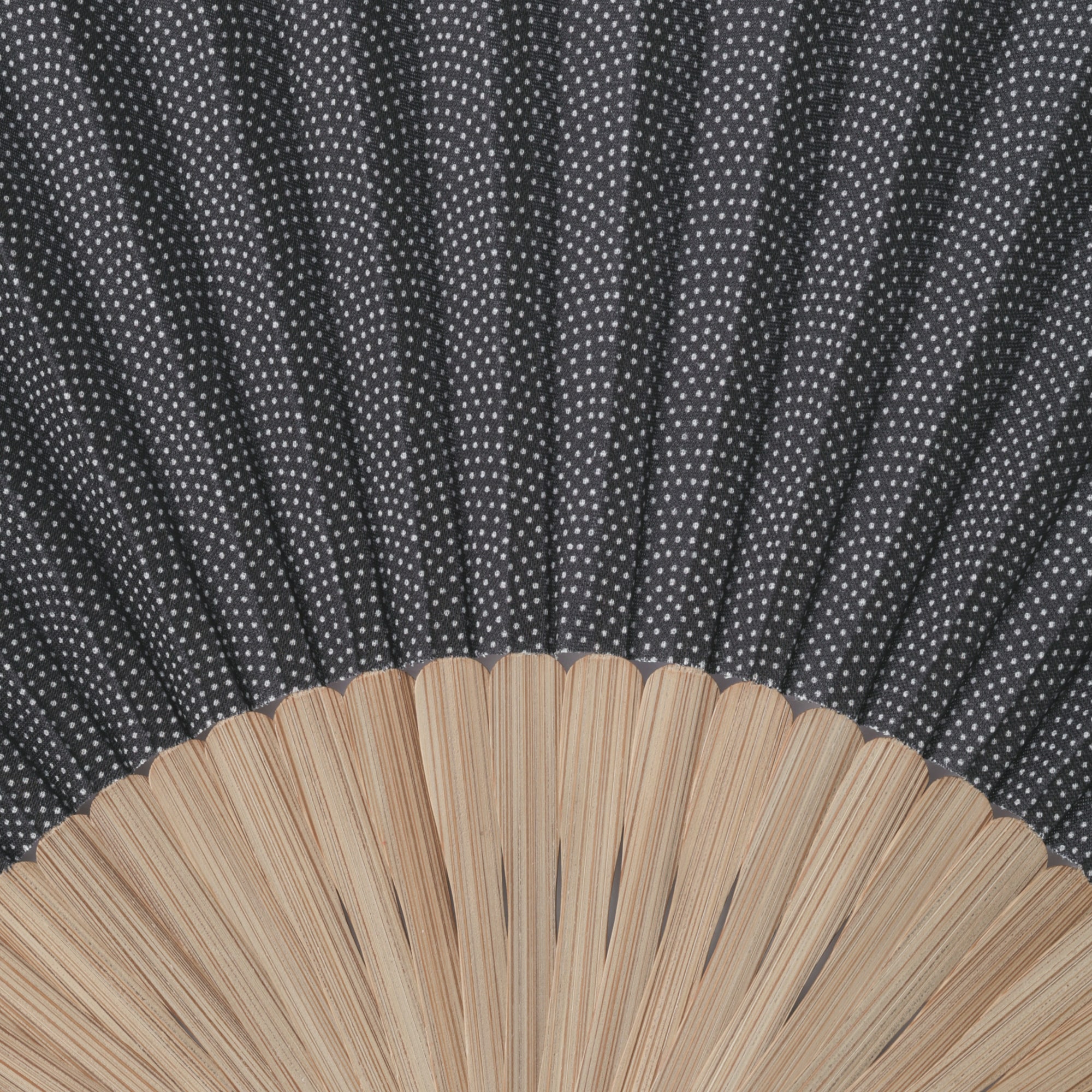 扇子（鮫小紋）