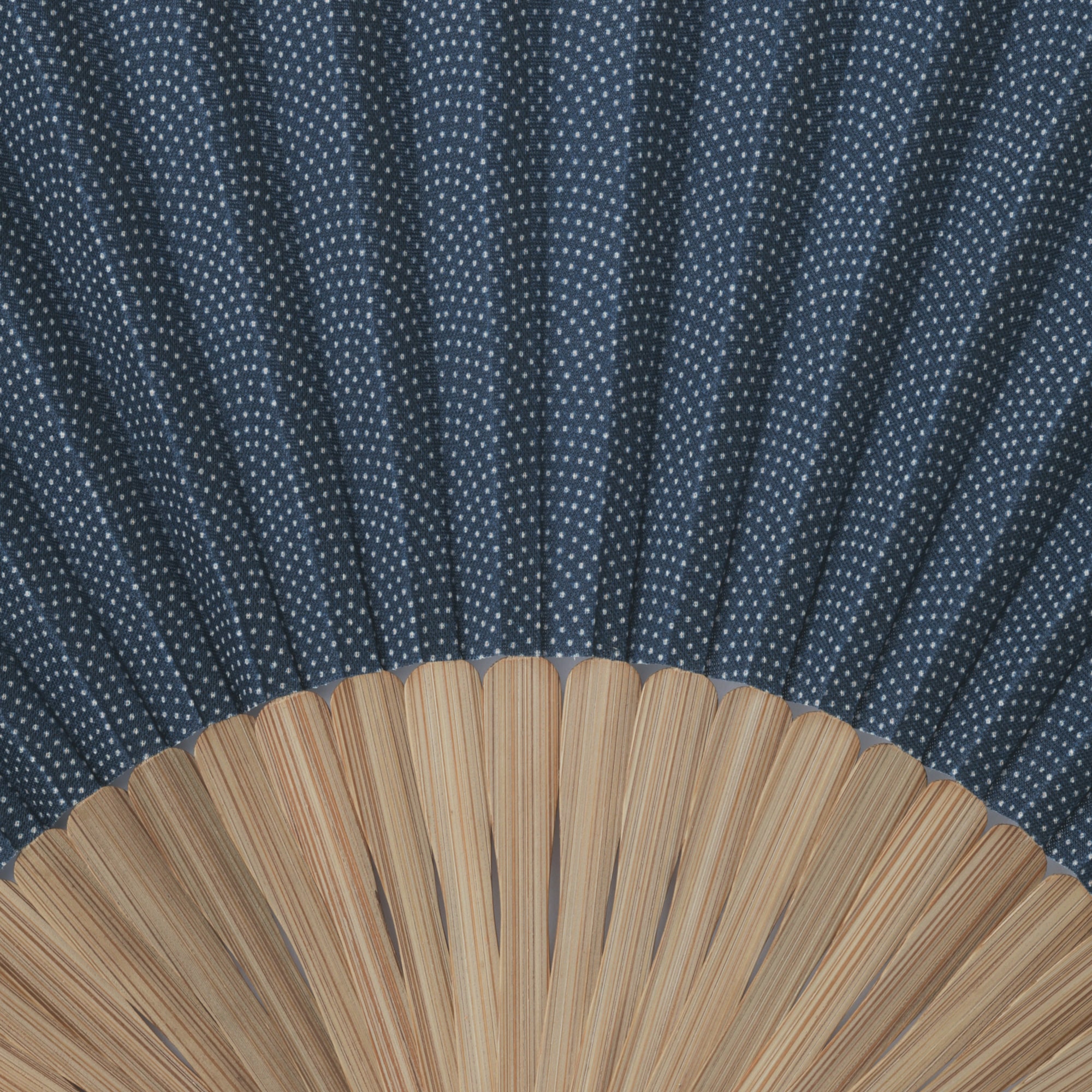 扇子（鮫小紋）