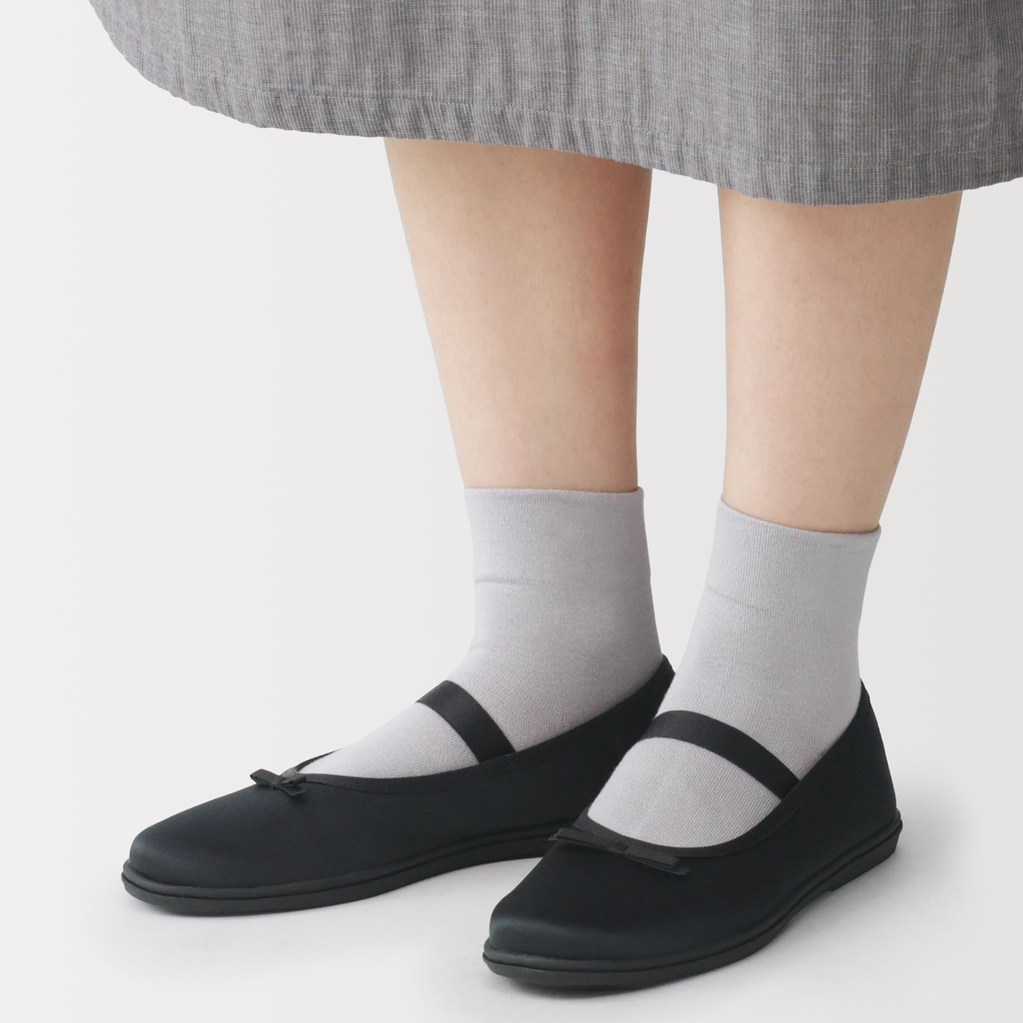 婦人 柔らかい中敷を使用した 撥水ストラップリボンフラットシューズ