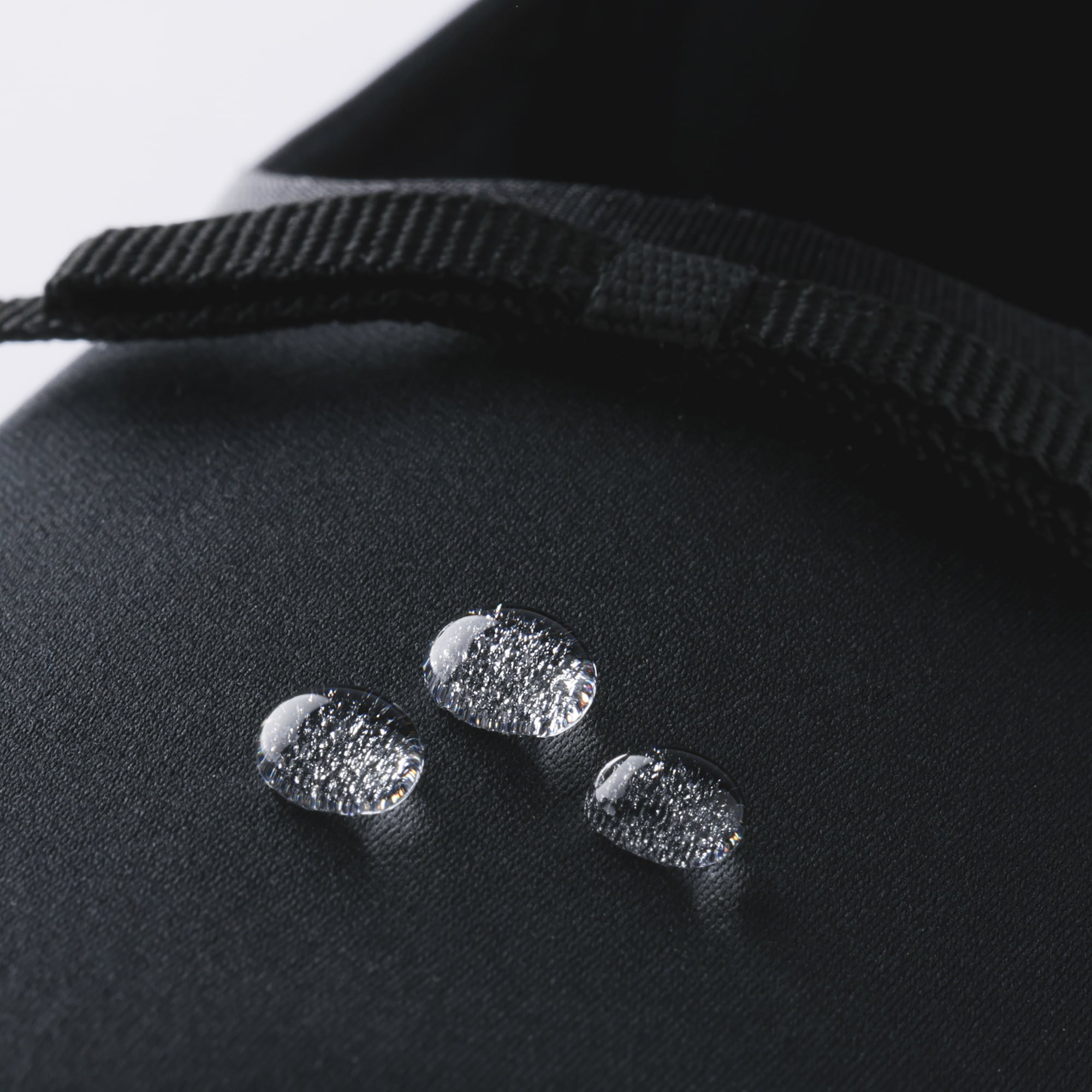 婦人　柔らかい中敷を使用した　撥水ストラップリボンフラットシューズ