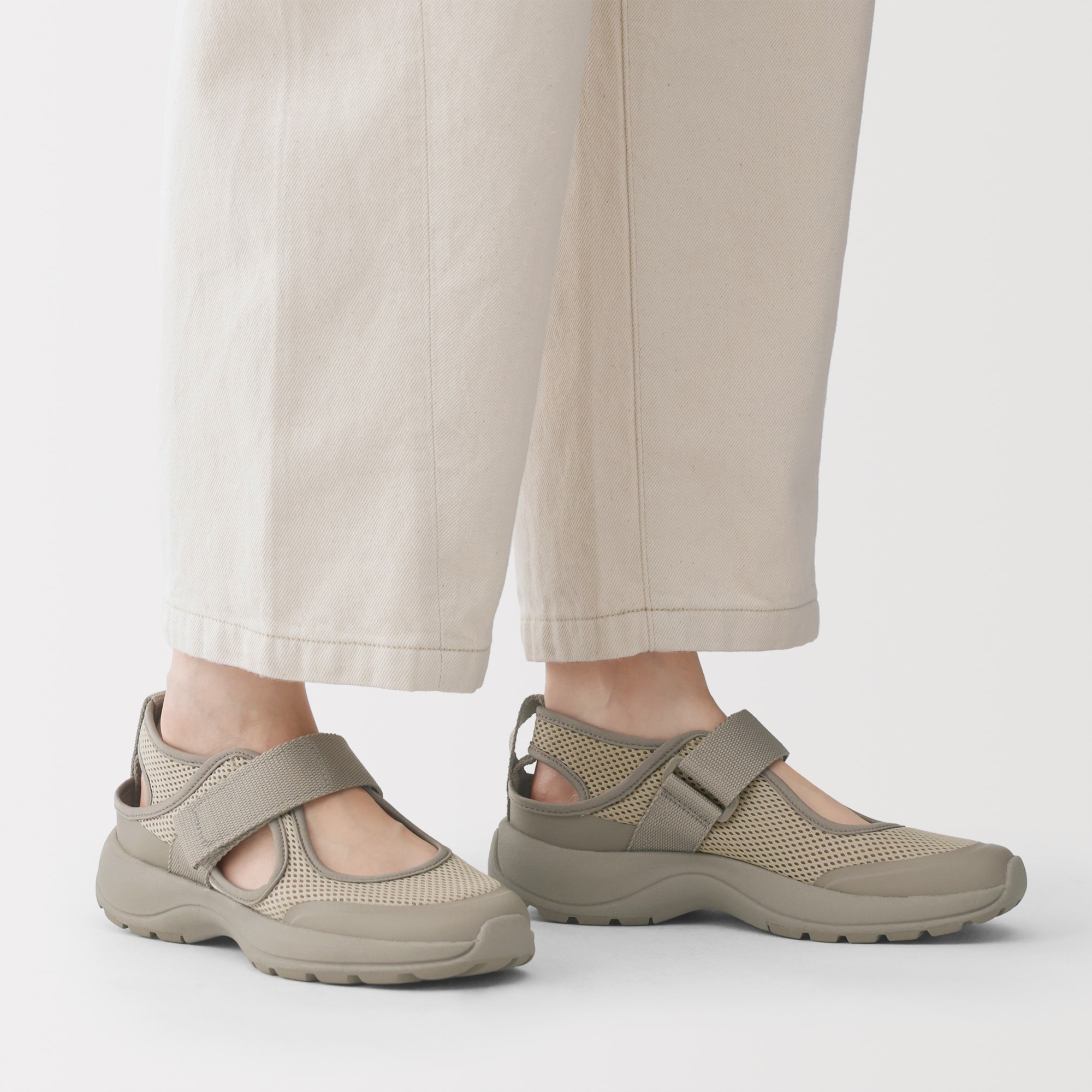 メッシュ　ワンベルトスニーカーサンダル