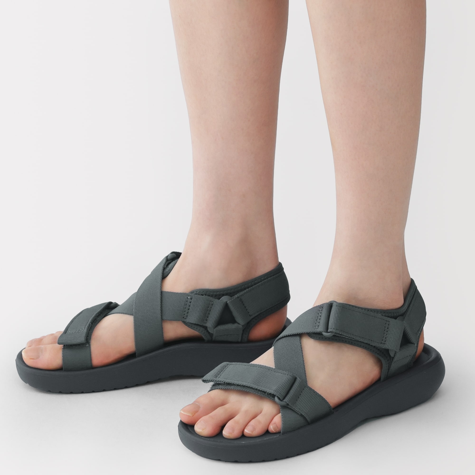 テープベルトサンダル