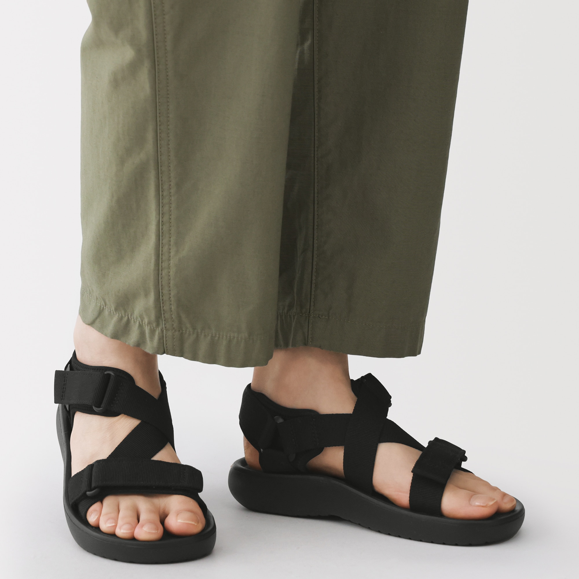 テープベルトサンダル