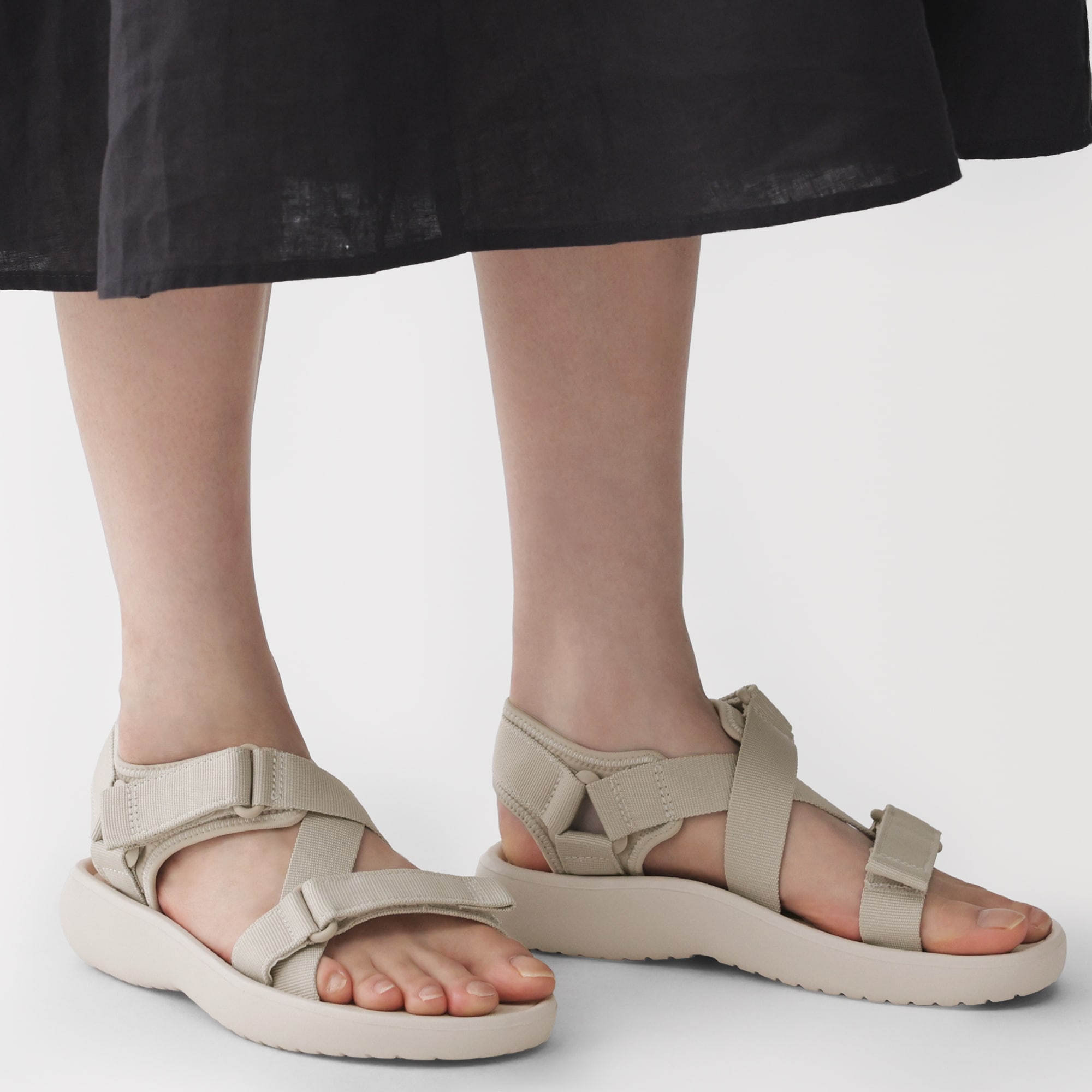 テープベルトサンダル