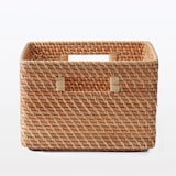 重なるラタン角型バスケット・大