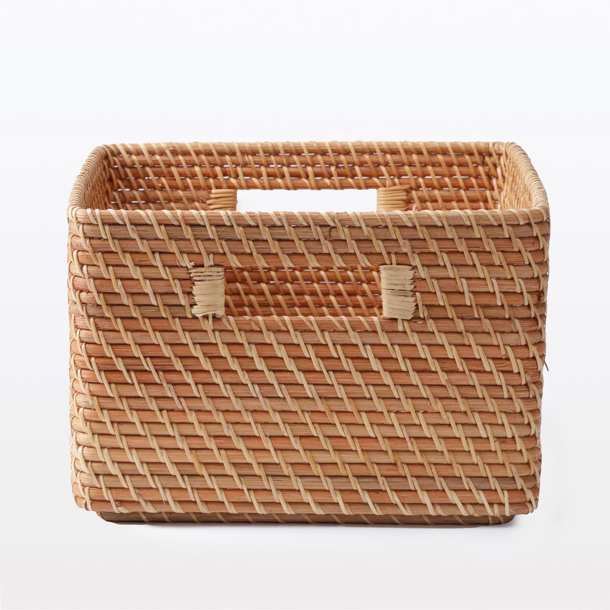 重なるラタン角型バスケット・大