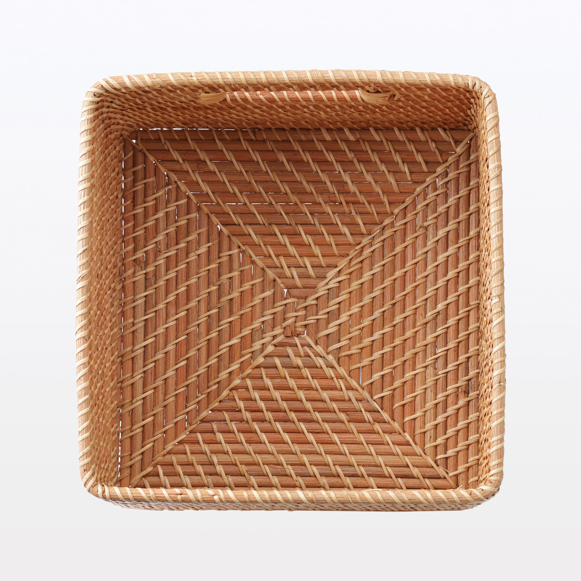 重なるラタン角型バスケット・大