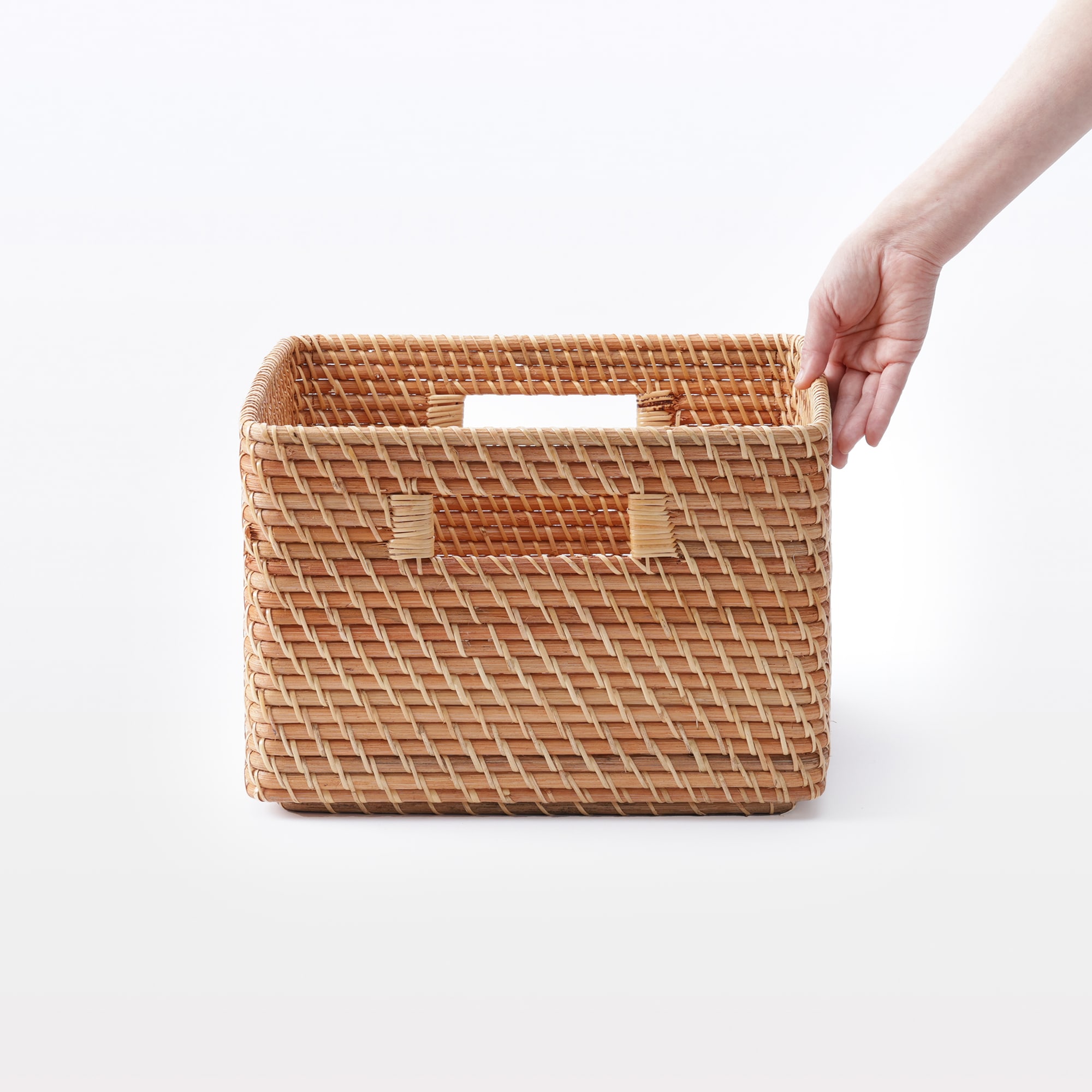 重なるラタン角型バスケット・大