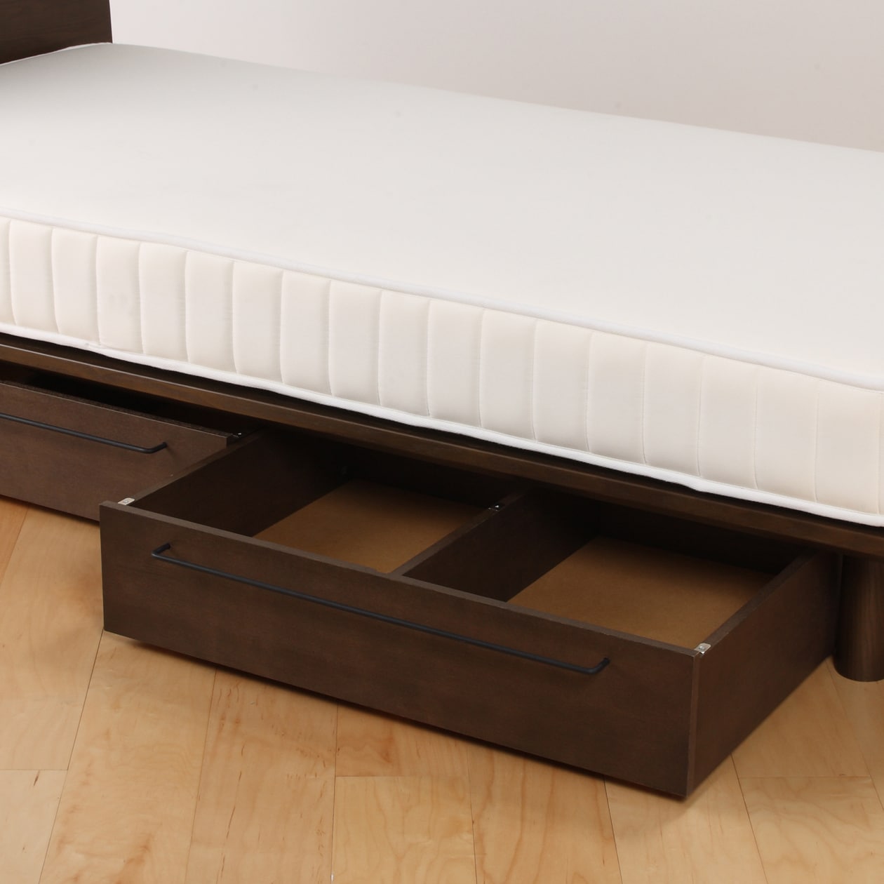 木製ベッドフレーム・ダブル／タモ材・ブラウン