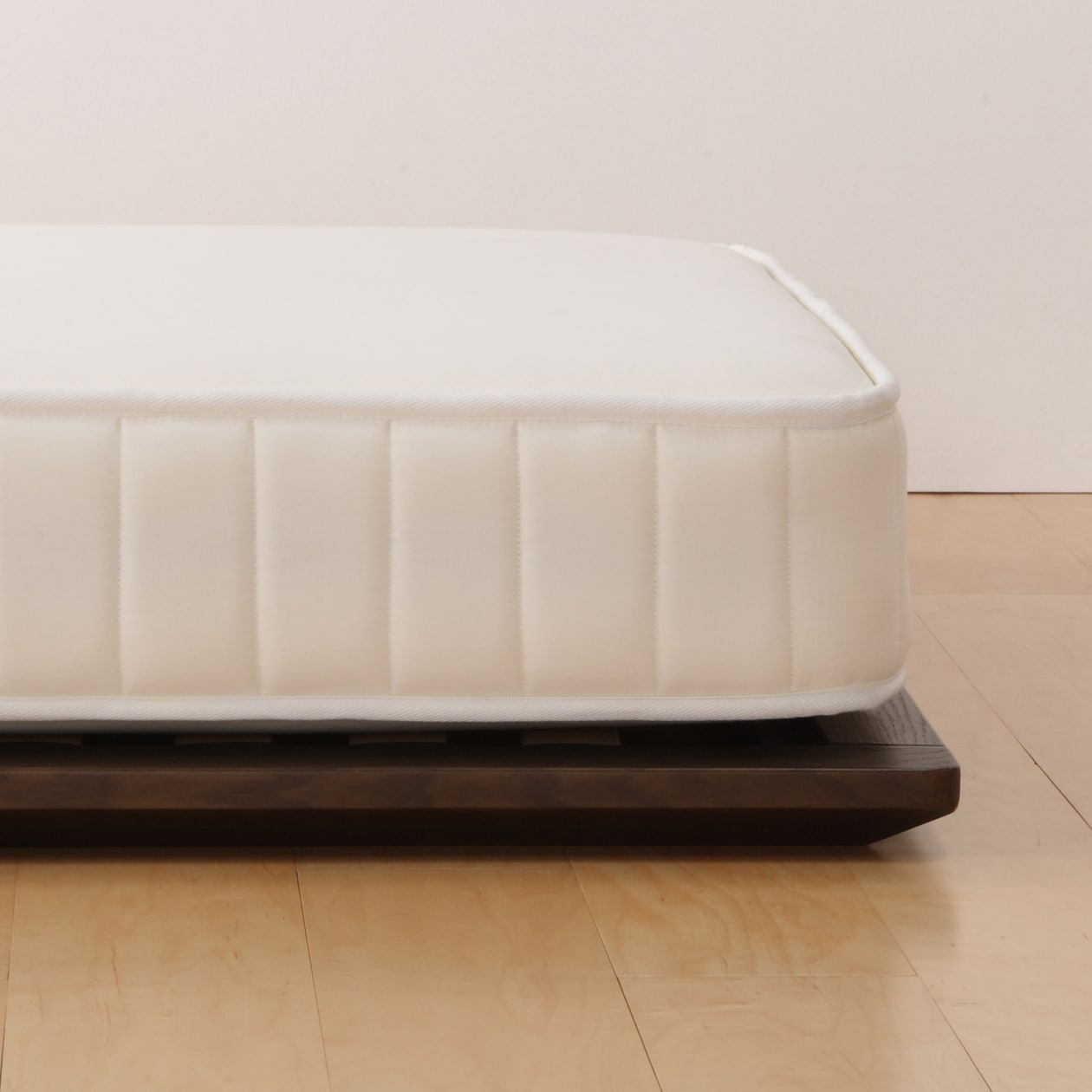 木製ベッドフレーム・ダブル／タモ材・ブラウン