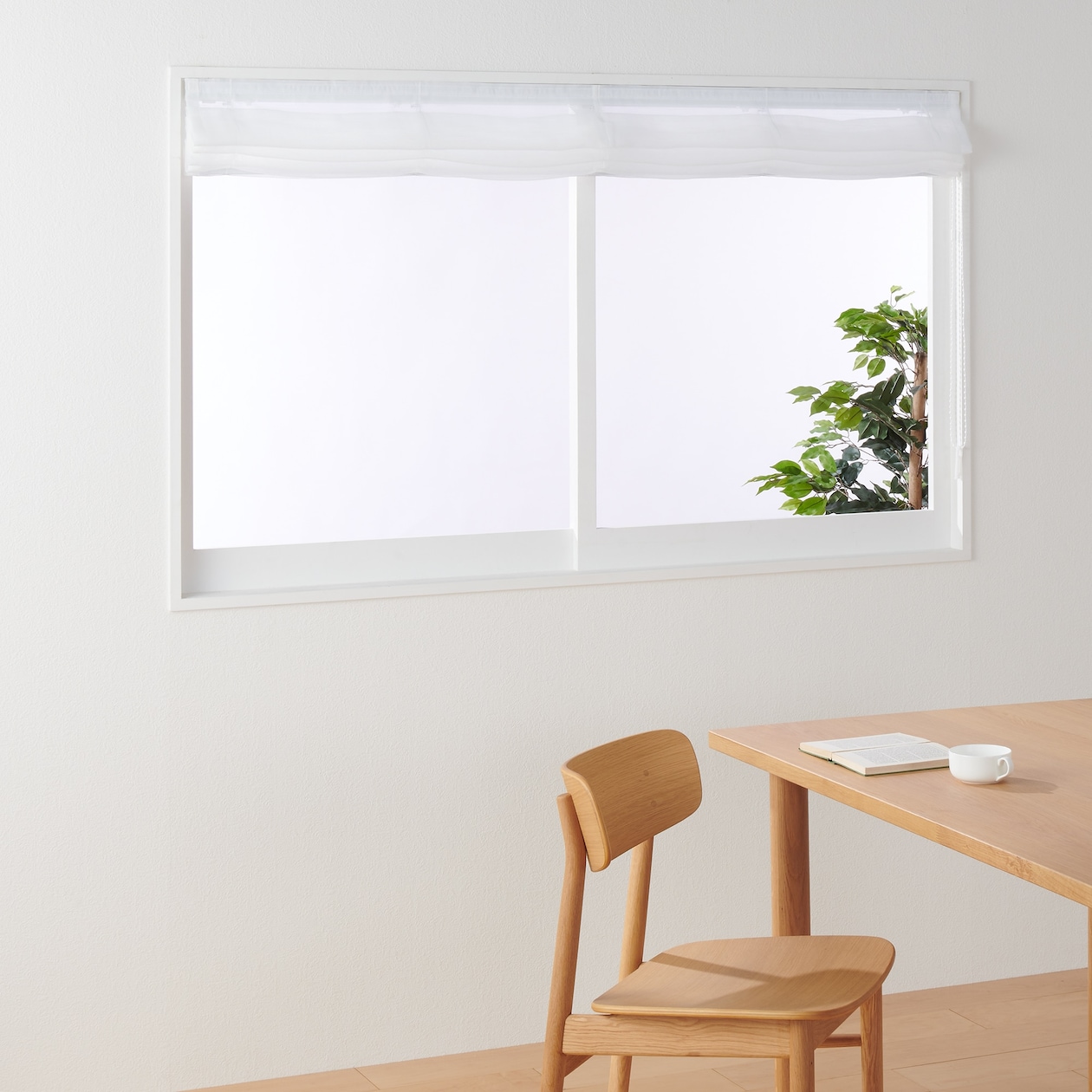 ポリエステル分繊糸ボイルプレーンシェード用生地／オフ白