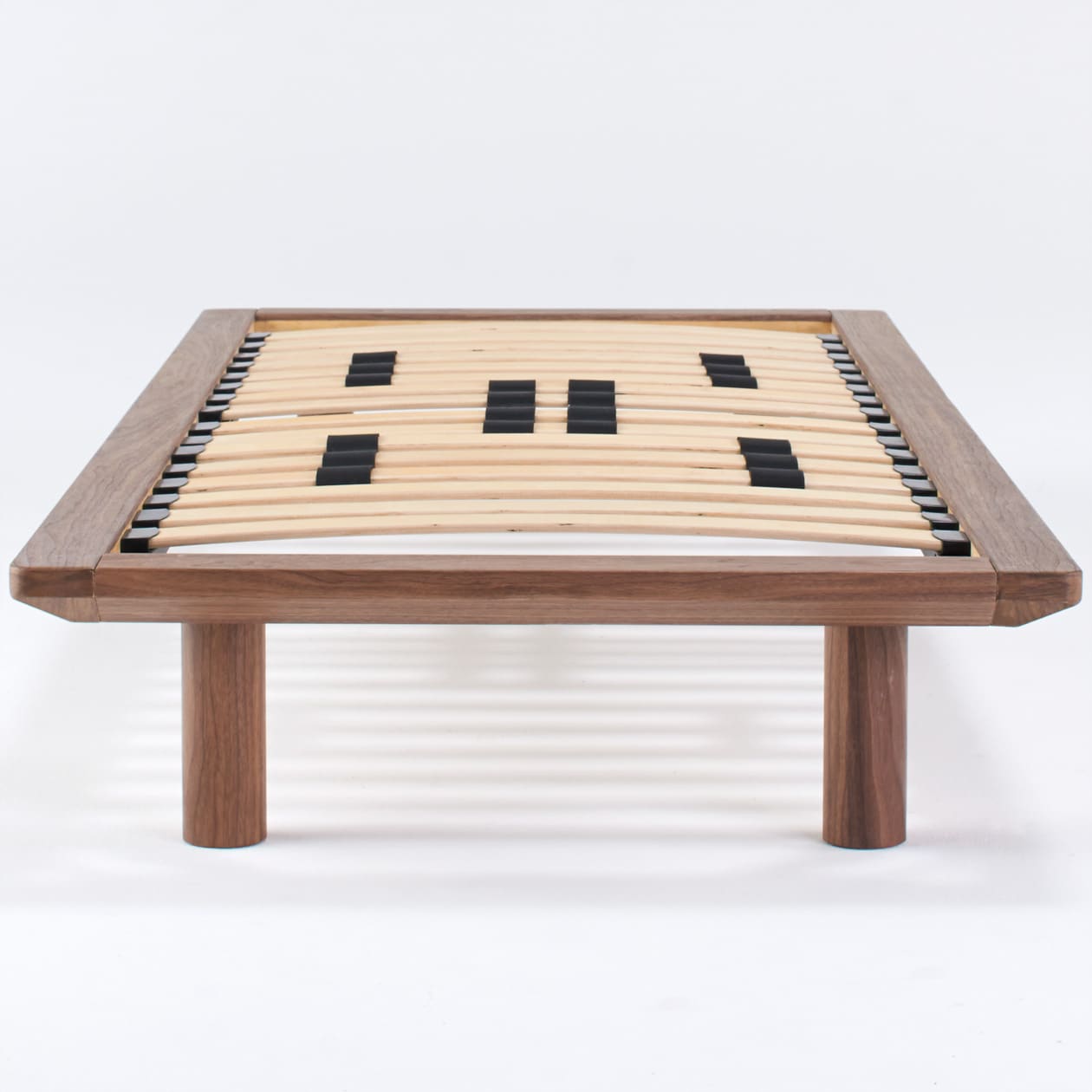 ベッドフレーム・スモール・ウォールナット材