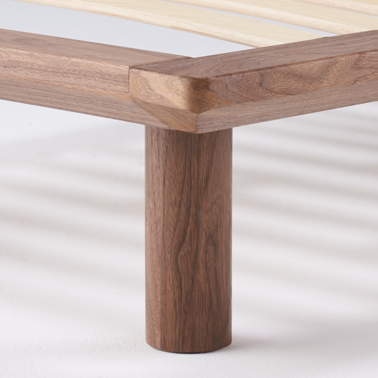 ベッドフレーム・セミダブル・ウォールナット材