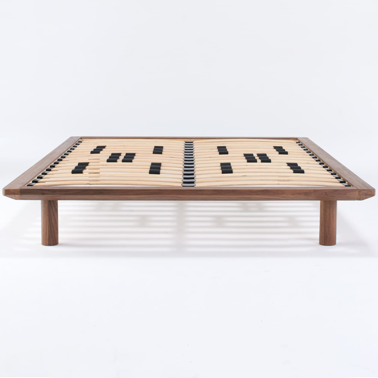 ベッドフレーム・ダブル・ウォールナット材