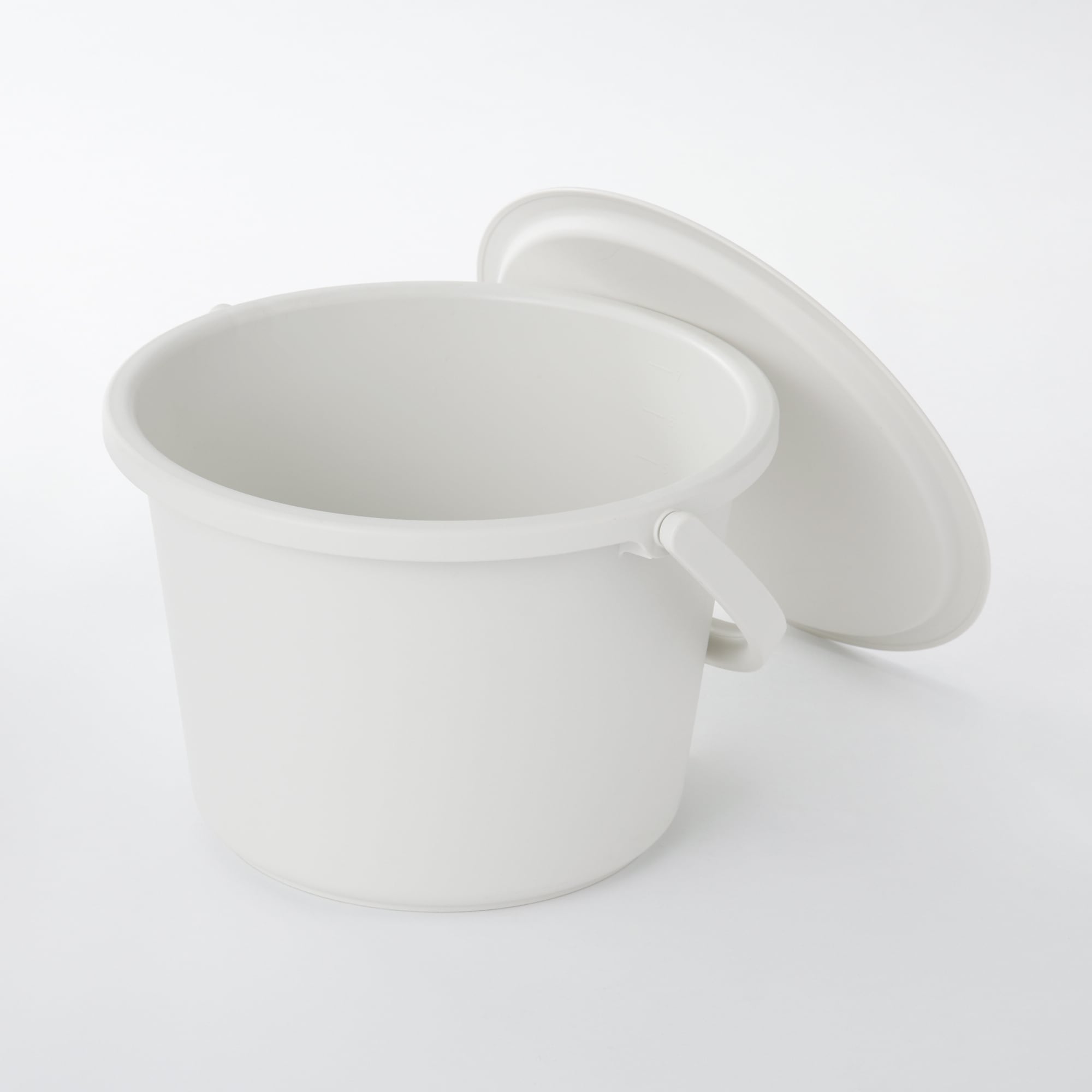 ポリプロピレンバケツ・フタ付（７．５Ｌ）