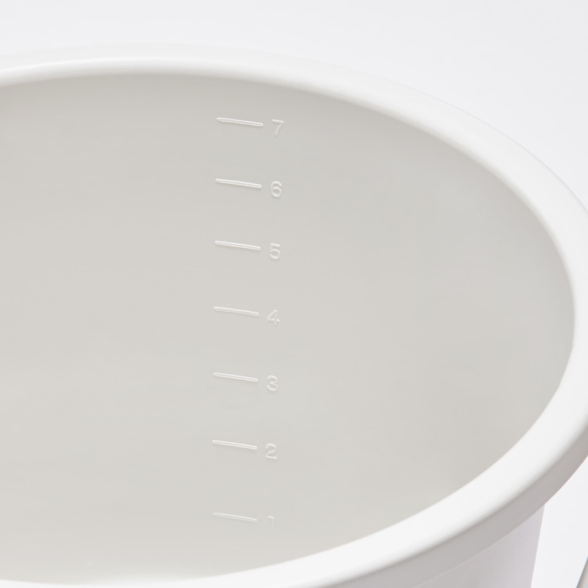 ポリプロピレンバケツ・フタ付（７．５Ｌ）