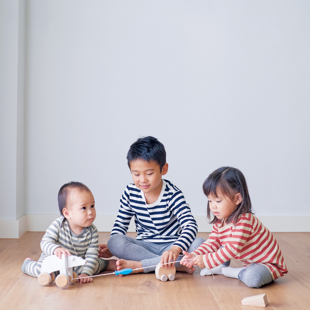 引いて楽しむおもちゃ＿あるくシロクマ