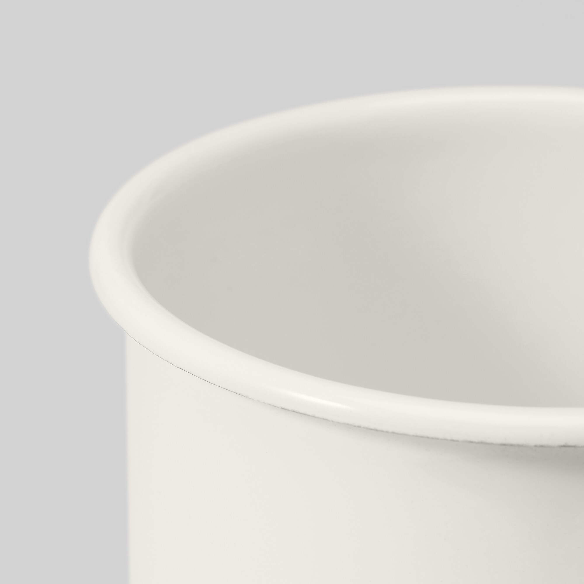 液体とニオイが漏れないバルブ付密閉ホーロー保存容器・丸型