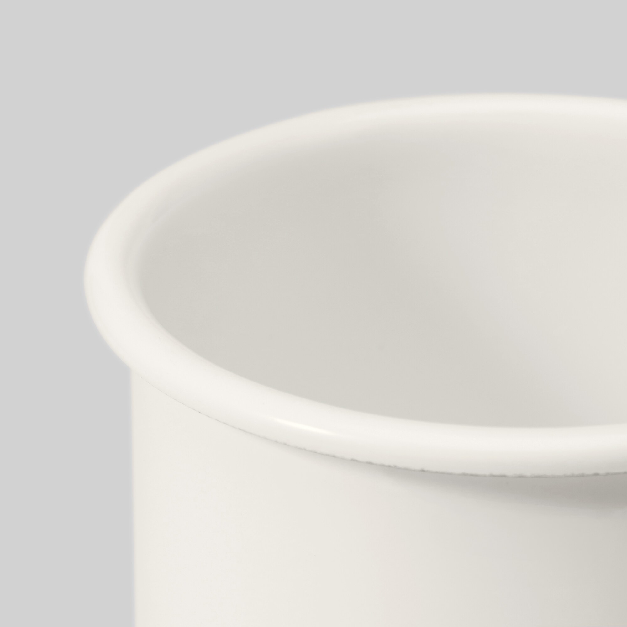 液体とニオイが漏れないバルブ付密閉ホーロー保存容器・丸型