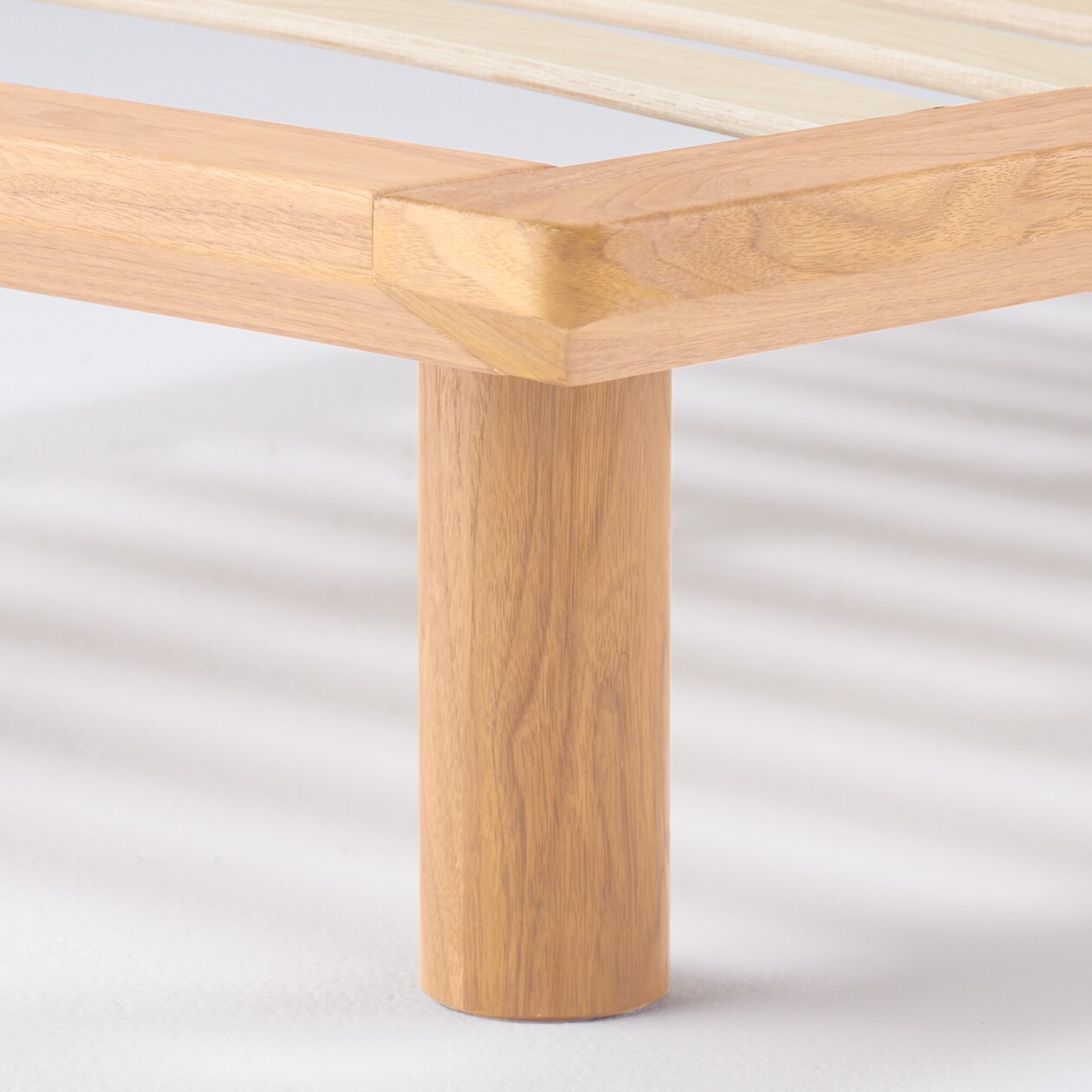 ベッドフレーム・クィーン・オーク材