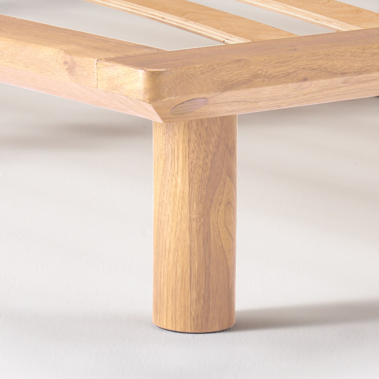 ベッドフレーム・クィーン・オーク材