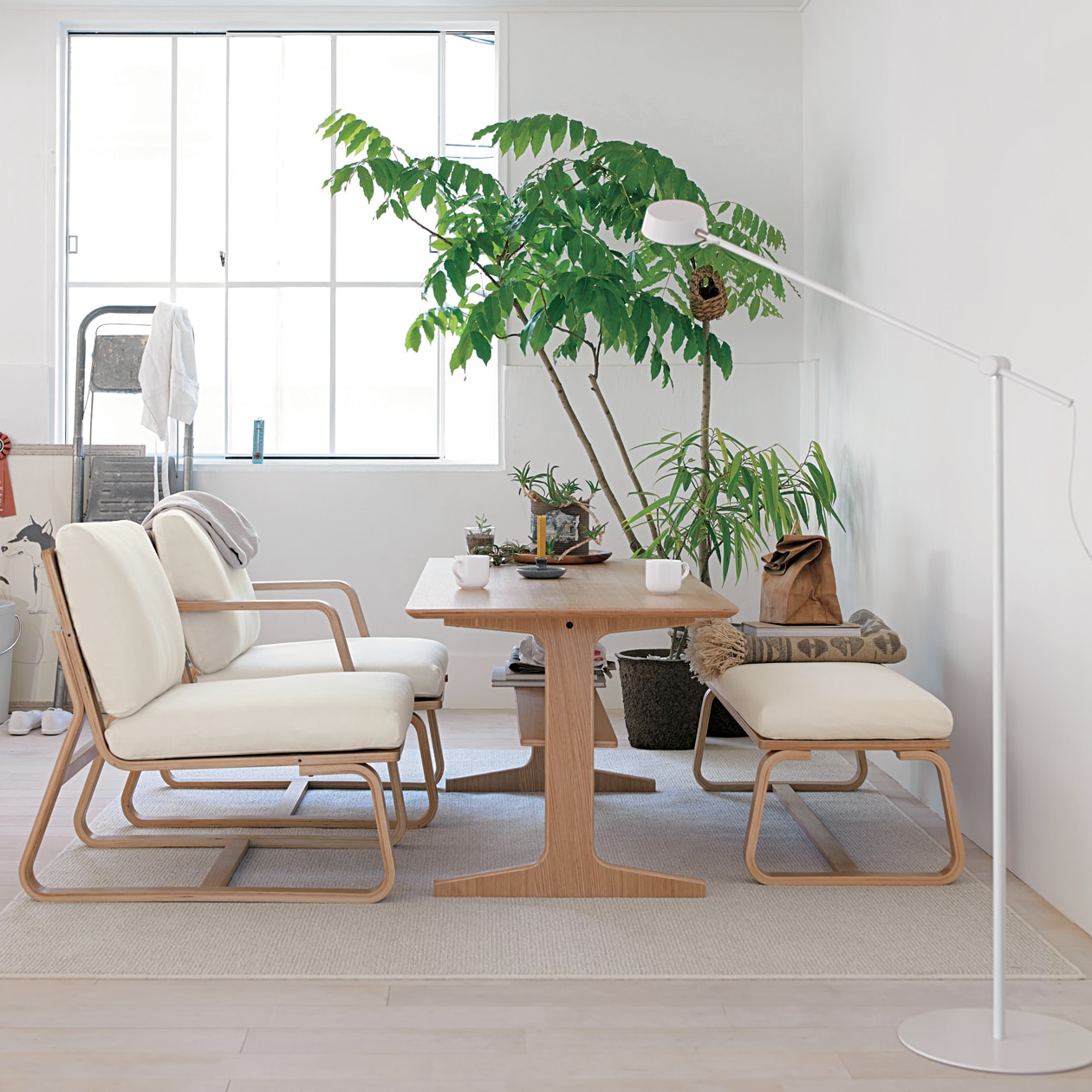 リビングでもダイニングでもつかえるソファチェア（モールドクッション仕様）