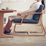 リビングでもダイニングでもつかえるソファチェア（モールドクッション仕様）