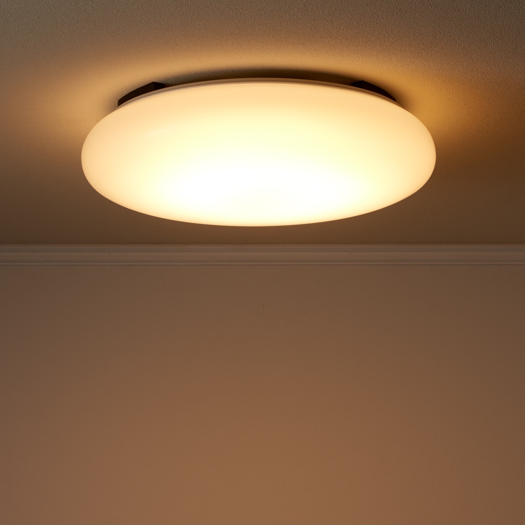 ＬＥＤシーリングライト・調光機能付・６畳用