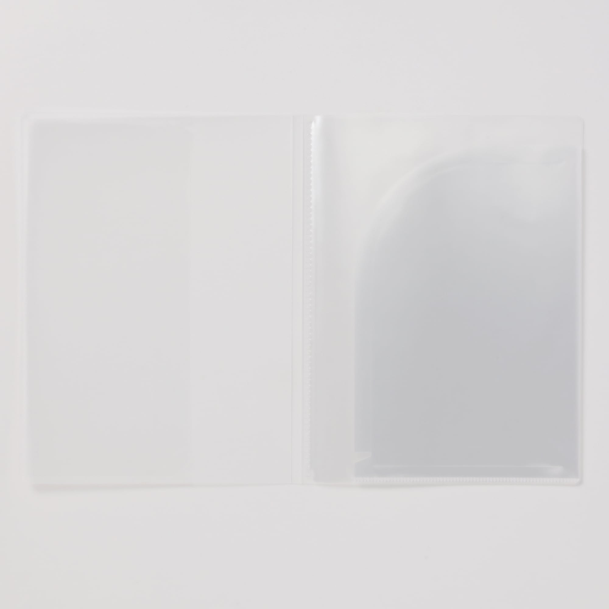 ノートカバーにもなるスリムポケットホルダー