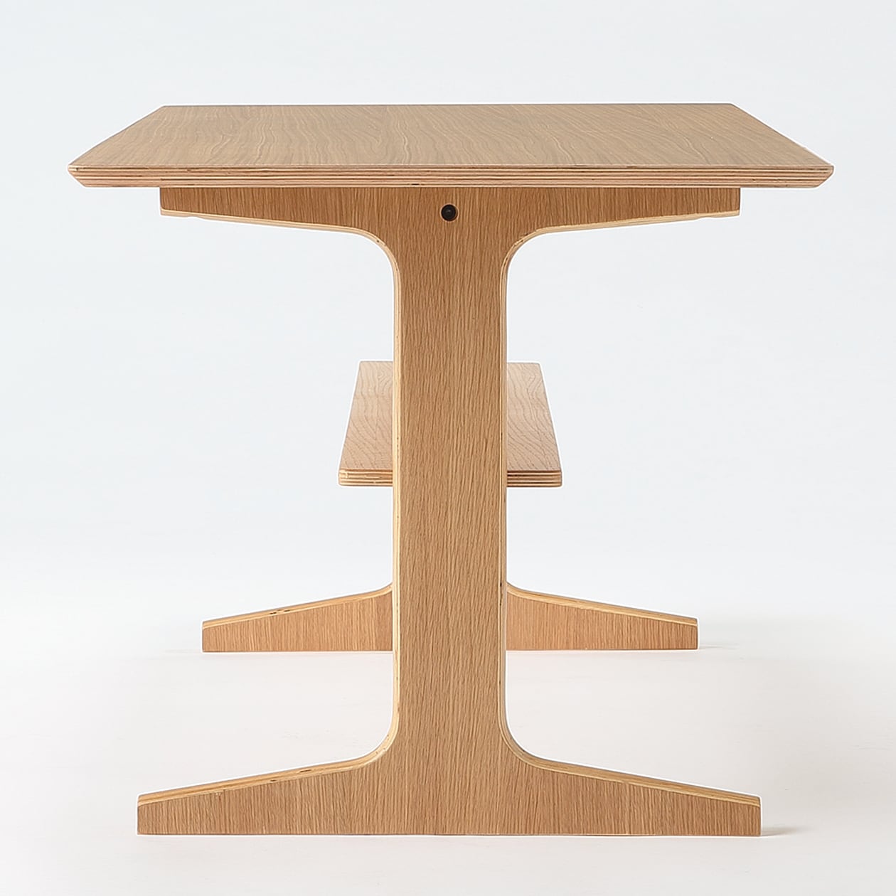 リビングでもダイニングでもつかえるテーブル・１