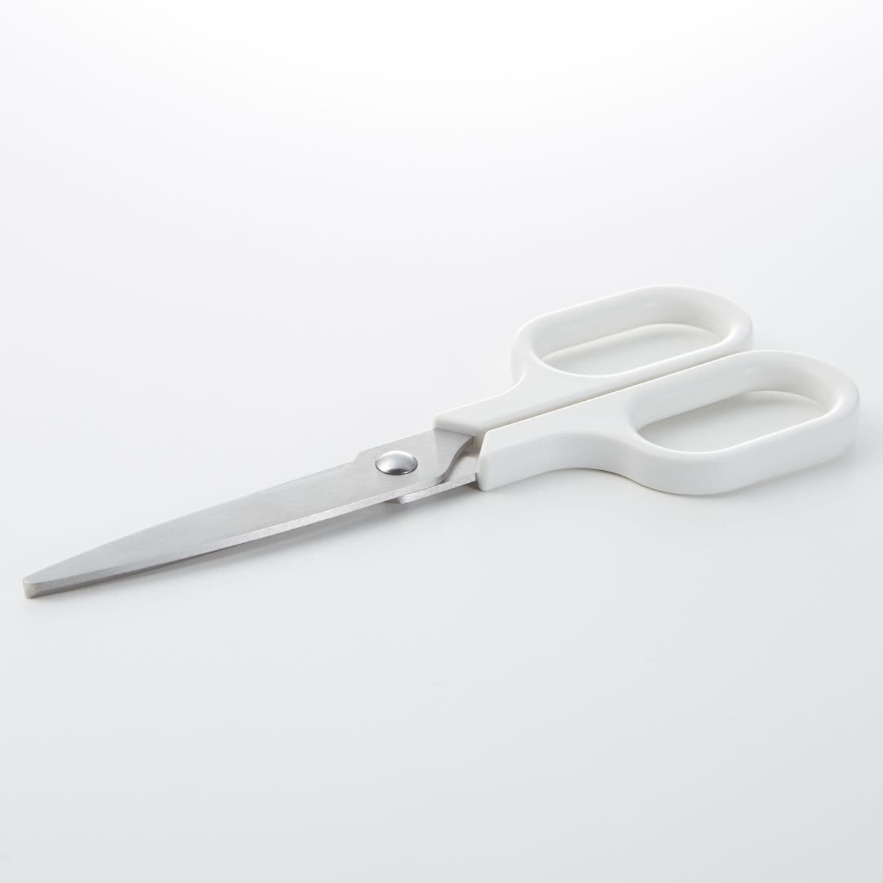 軽く切れるはさみ フッ素樹脂加工・白・全長約１５．５ｃｍ | はさみ・カッター・カッティングマット・シュレッダー 通販 | 無印良品