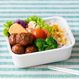 ポリプロピレン保存容器になるバルブ付弁当箱・白