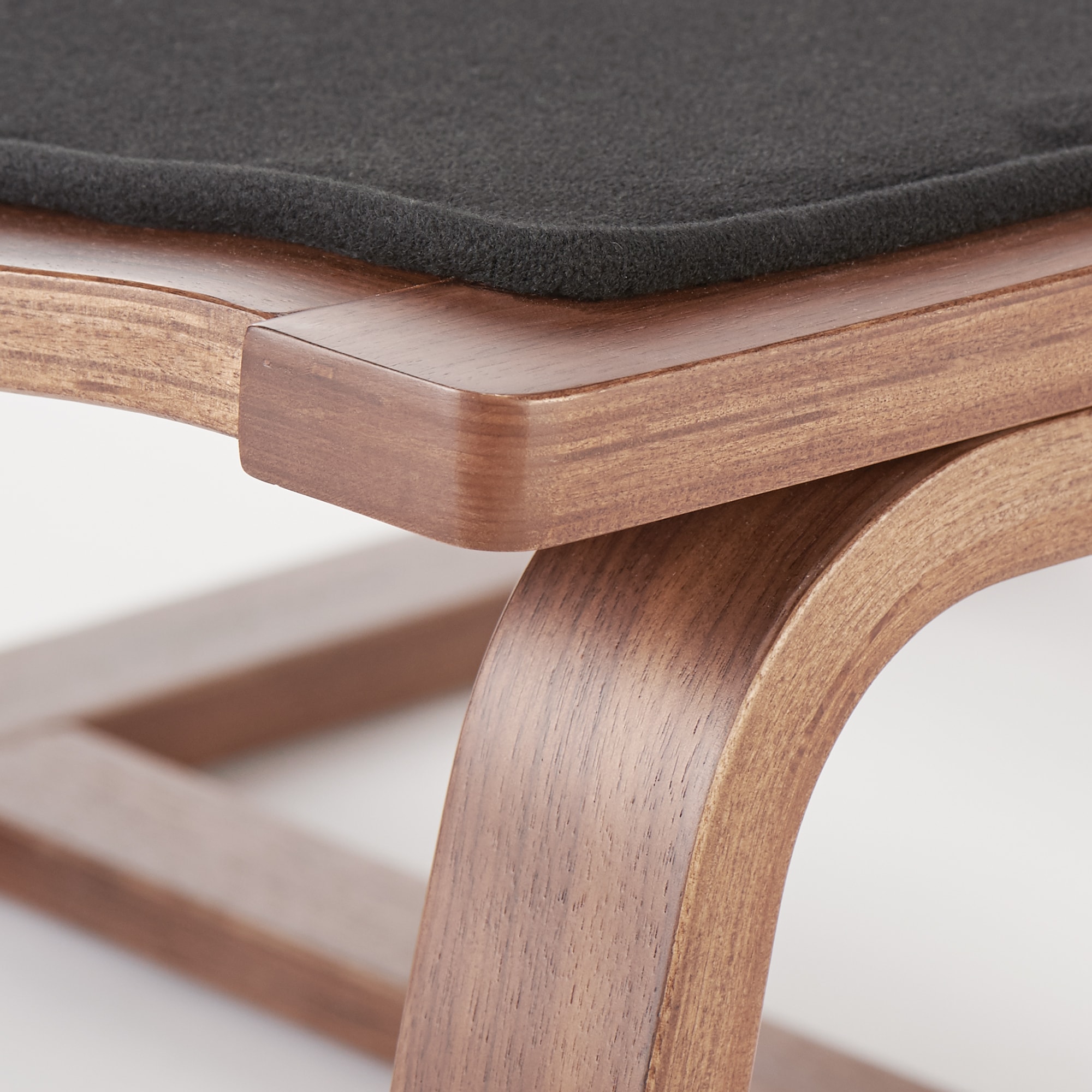 リビングでもダイニングでもつかえるソファチェア（モールドクッション仕様）・ＷＮ材