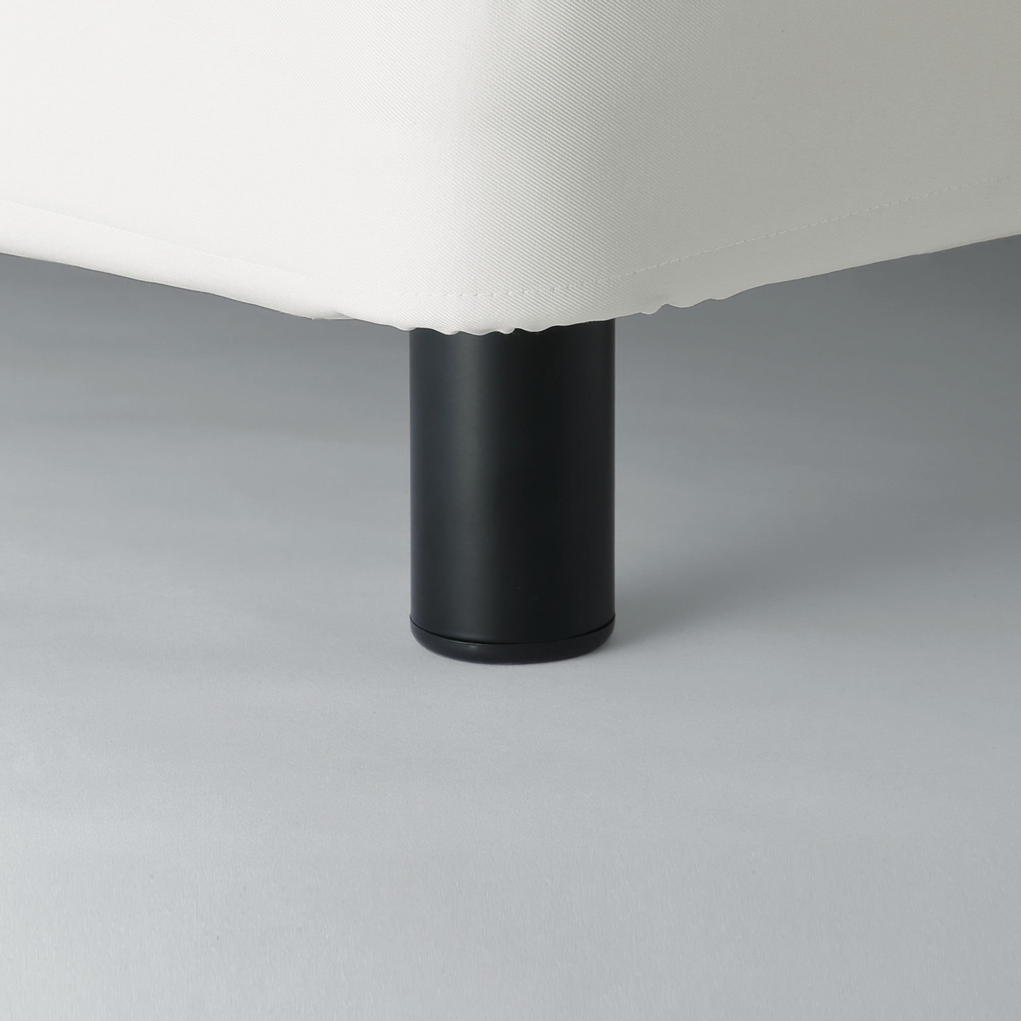 スチール脚・１０ｃｍ／黒（Ｍ８）