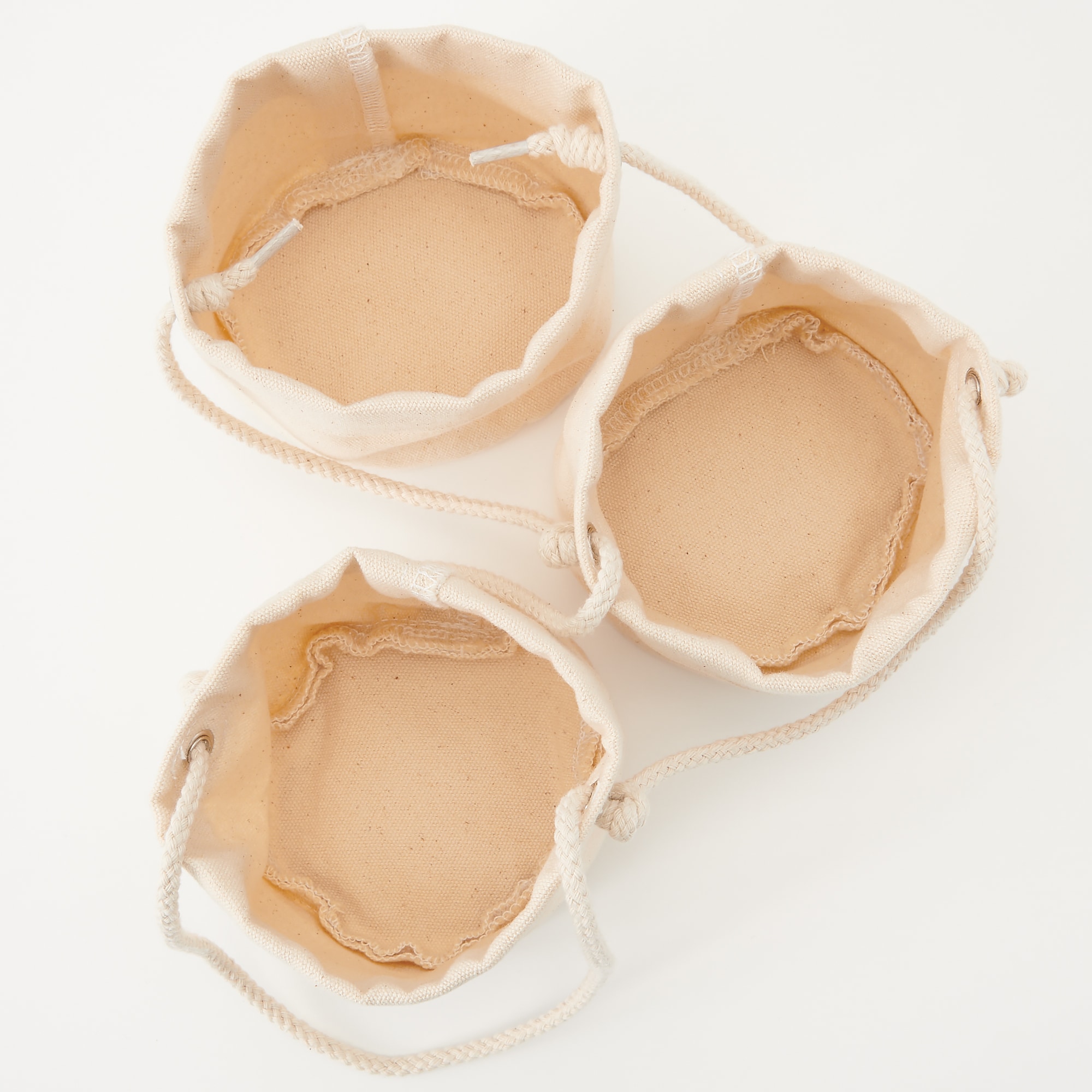 吊りさげるプランターカバー