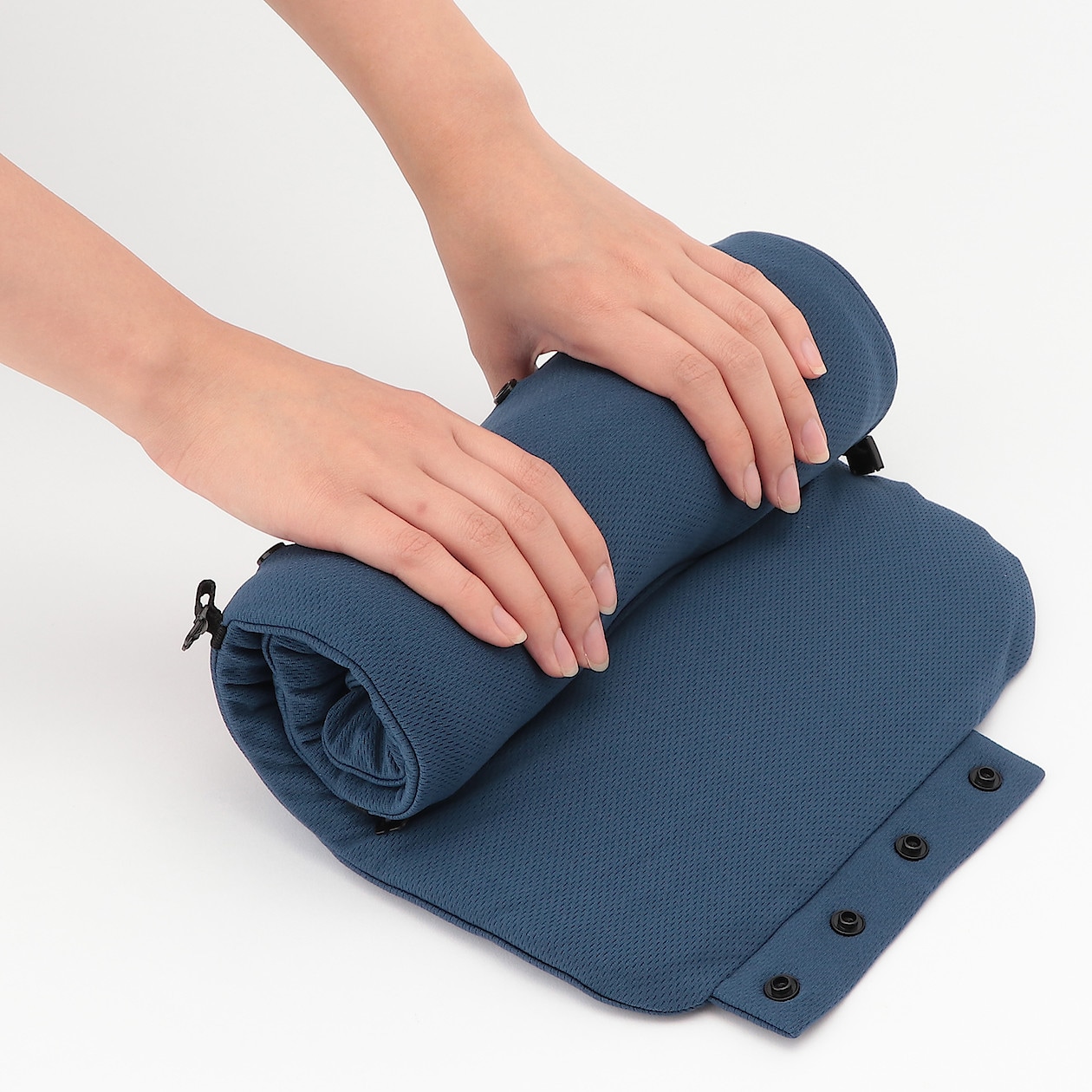 くるくるたためるネックピロー ネイビー・約27×58cm トラベル ネックピロー・スリッパ 通販 無印良品