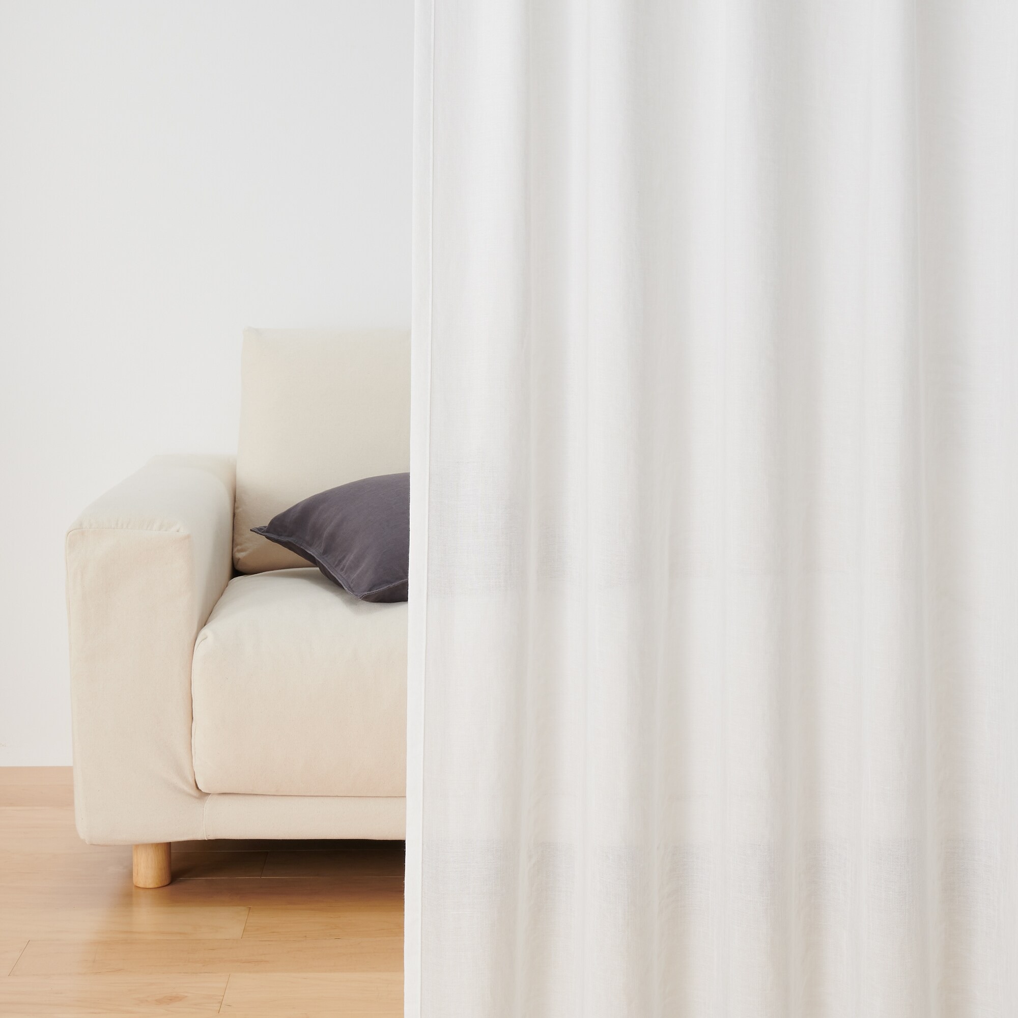 ポリエステル平織レースプリーツカーテン／オフ白