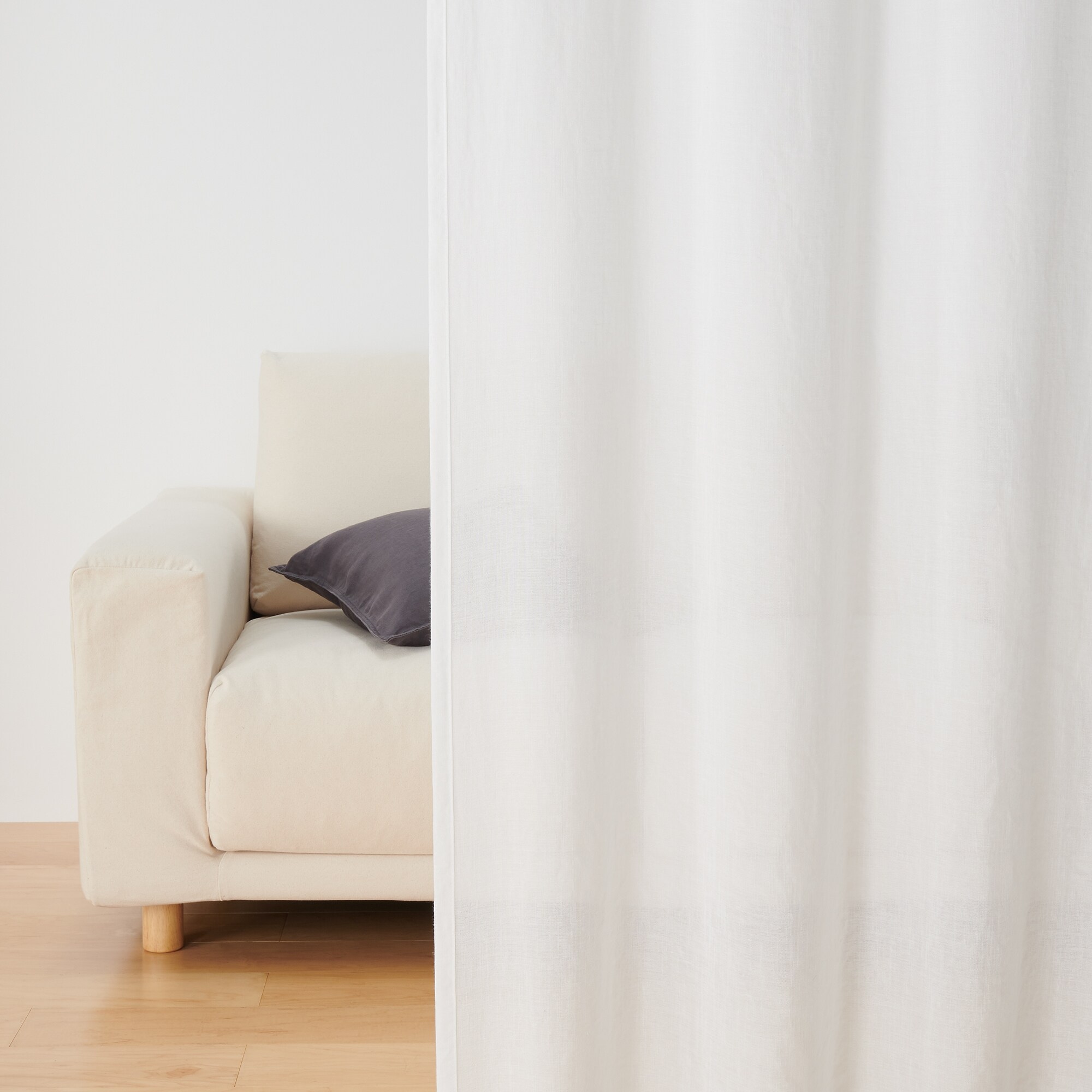 ポリエステル平織レースノンプリーツカーテン／オフ白