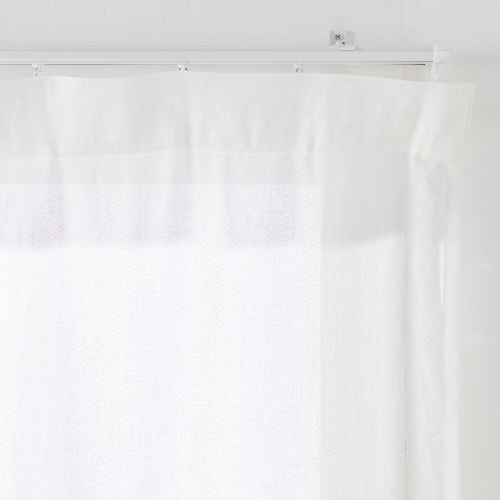 ポリエステル平織レースノンプリーツカーテン／オフ白